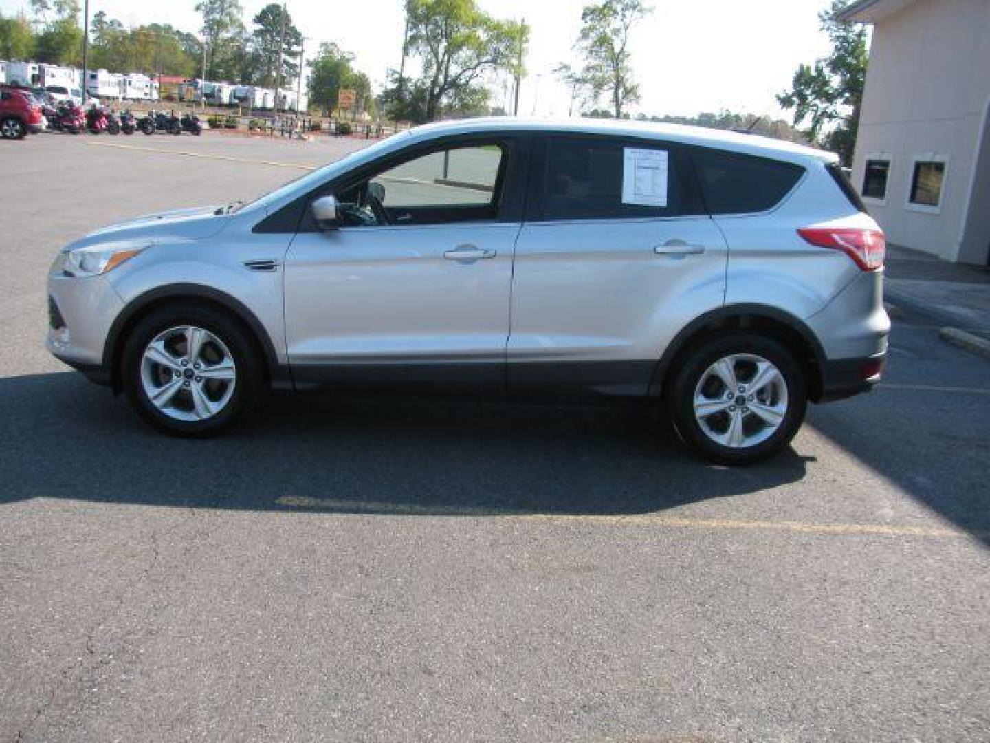 2014 Silver Ford Escape SE FWD (1FMCU0GX0EU) with an 1.6L L4 DOHC 16V engine, 6-Speed Automatic transmission, located at 2443 Albert Pike, Hot Springs, AR, 71913, (501) 623-6255, 34.492222, -93.109993 - Photo#4