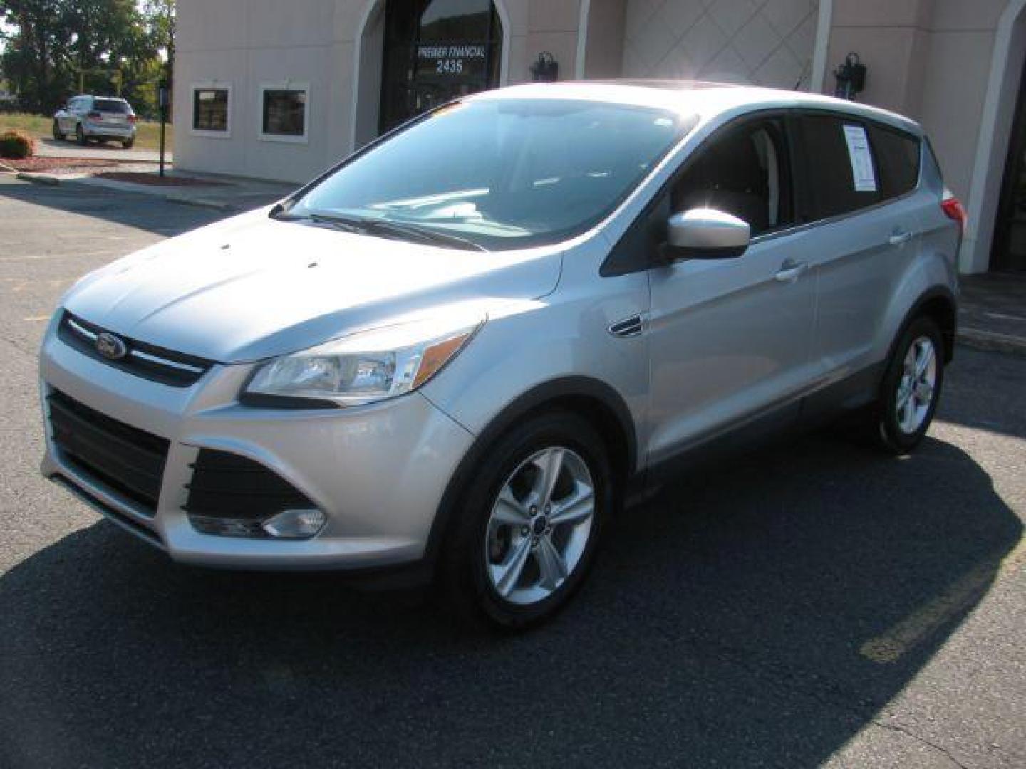 2014 Silver Ford Escape SE FWD (1FMCU0GX0EU) with an 1.6L L4 DOHC 16V engine, 6-Speed Automatic transmission, located at 2443 Albert Pike, Hot Springs, AR, 71913, (501) 623-6255, 34.492222, -93.109993 - Photo#5