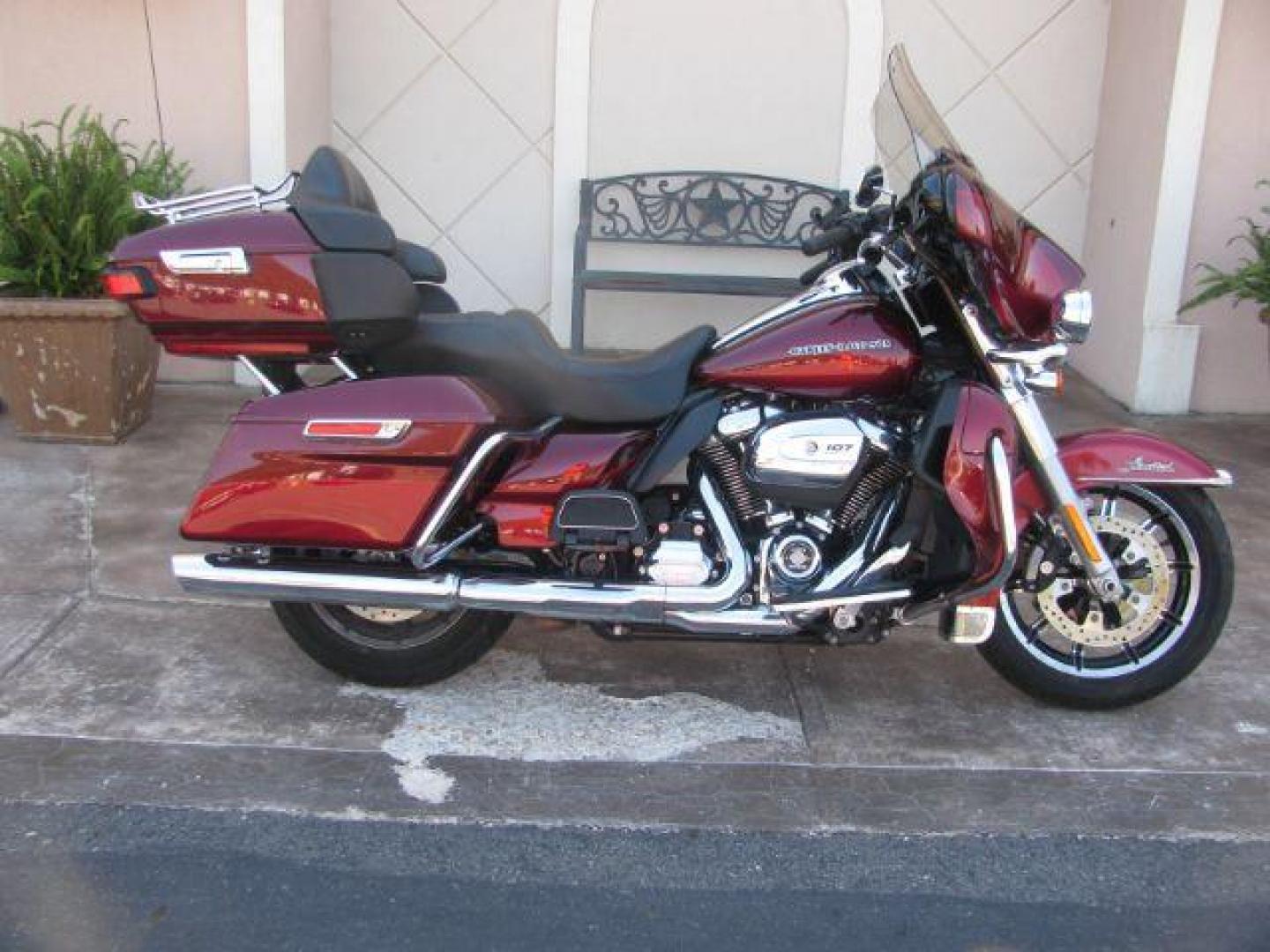 2017 Maroon Harley-Davidson FLHTK Ultra (1HD1KED16HB) with an 1750CC engine, located at 2443 Albert Pike, Hot Springs, AR, 71913, (501) 623-6255, 34.492222, -93.109993 - Photo#1