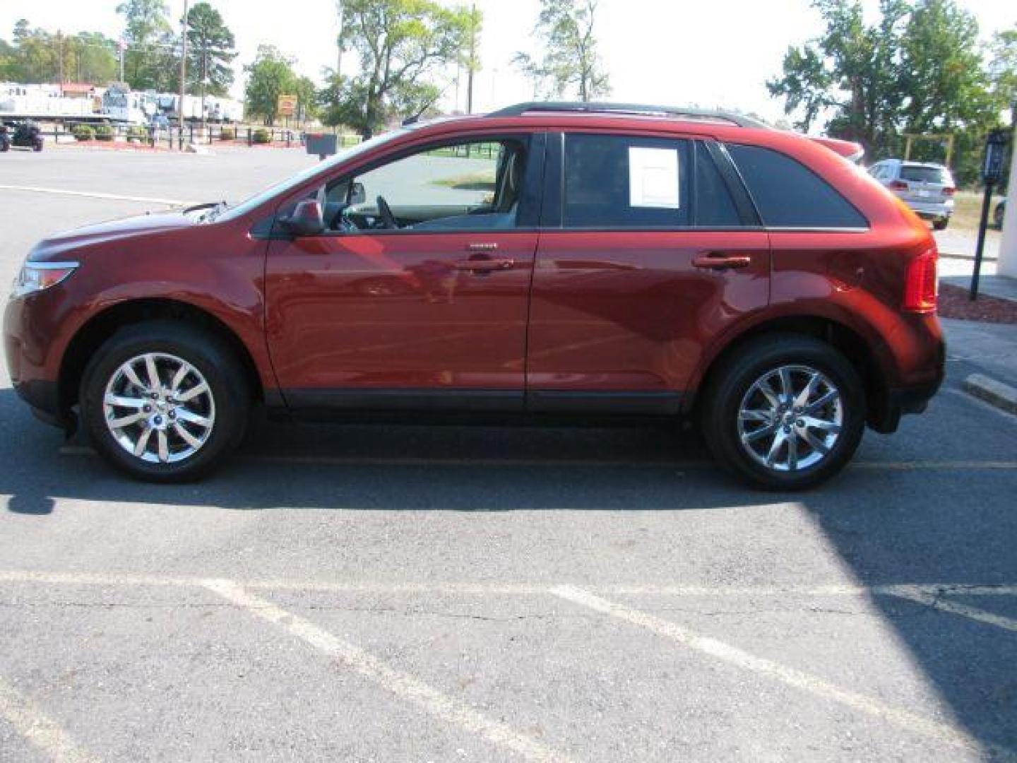 2014 Red Ford Edge SEL FWD (2FMDK3JCXEB) with an 3.5L V6 DOHC 24V engine, 6-Speed Automatic transmission, located at 2443 Albert Pike, Hot Springs, AR, 71913, (501) 623-6255, 34.492222, -93.109993 - Photo#4