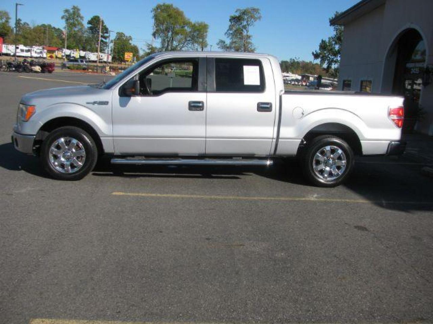 2014 Silver Ford F-150 XLT SuperCrew 5.5-ft. Bed 2WD (1FTFW1CF8EK) with an 5.0L V8 engine, 6-Speed Automatic transmission, located at 2443 Albert Pike, Hot Springs, AR, 71913, (501) 623-6255, 34.492222, -93.109993 - Photo#1