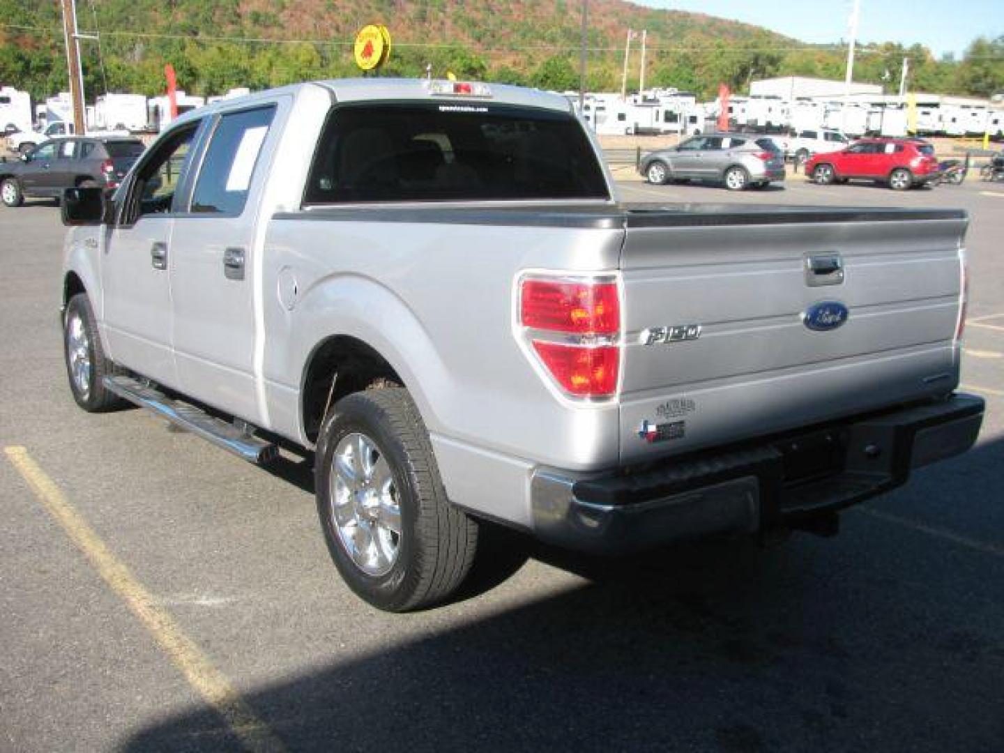 2014 Silver Ford F-150 XLT SuperCrew 5.5-ft. Bed 2WD (1FTFW1CF8EK) with an 5.0L V8 engine, 6-Speed Automatic transmission, located at 2443 Albert Pike, Hot Springs, AR, 71913, (501) 623-6255, 34.492222, -93.109993 - Photo#2