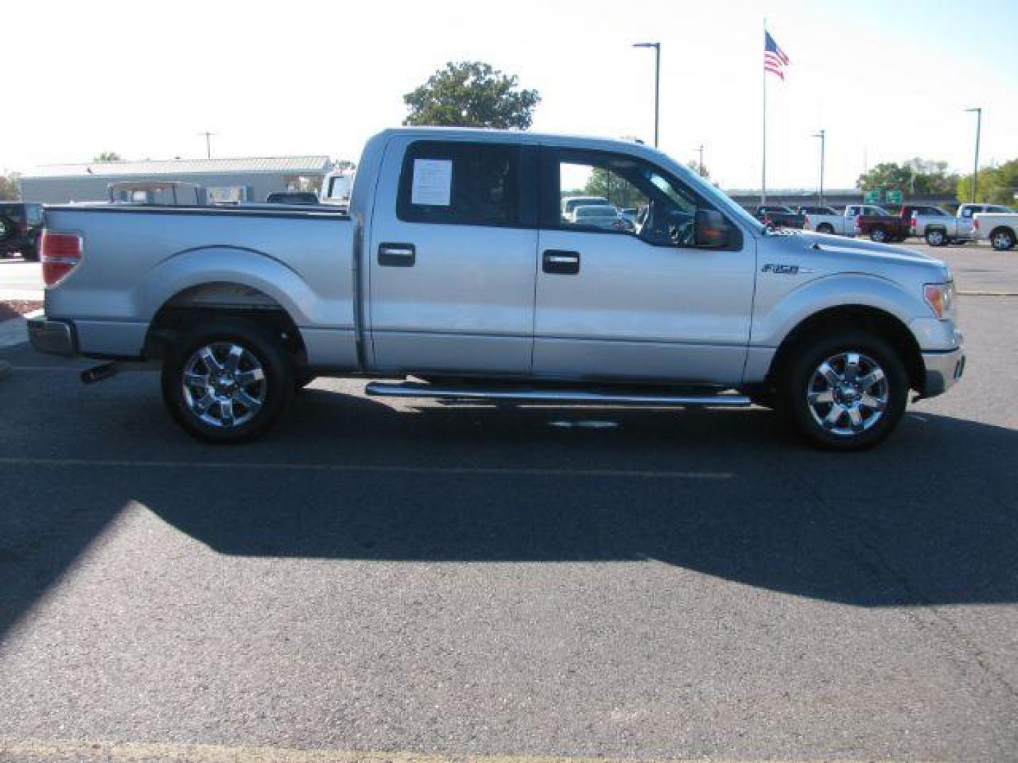 2014 Silver Ford F-150 XLT SuperCrew 5.5-ft. Bed 2WD (1FTFW1CF8EK) with an 5.0L V8 engine, 6-Speed Automatic transmission, located at 2443 Albert Pike, Hot Springs, AR, 71913, (501) 623-6255, 34.492222, -93.109993 - Photo#5