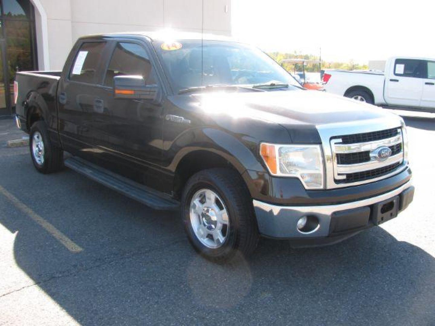 2014 Brown Ford F-150 XLT SuperCrew 5.5-ft. Bed 2WD (1FTFW1CF4EK) with an 5.0L V8 engine, 6-Speed Automatic transmission, located at 2443 Albert Pike, Hot Springs, AR, 71913, (501) 623-6255, 34.492222, -93.109993 - Photo#5