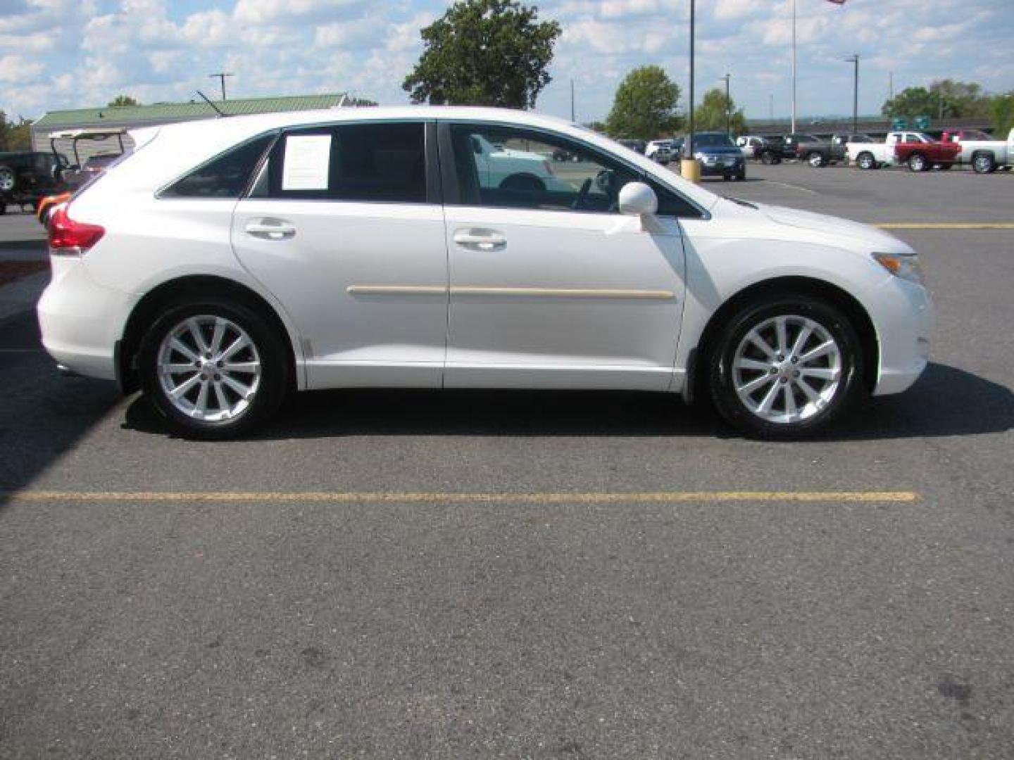 2009 White Toyota Venza 4X2 I4 (4T3ZE11A49U) with an 2.7L L4 DOHC 16V engine, 6-Speed Automatic transmission, located at 2443 Albert Pike, Hot Springs, AR, 71913, (501) 623-6255, 34.492222, -93.109993 - Photo#1