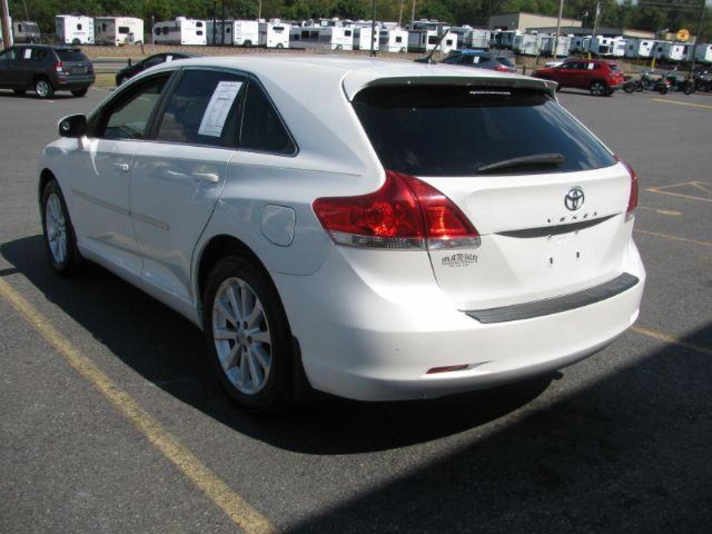 2009 White Toyota Venza 4X2 I4 (4T3ZE11A49U) with an 2.7L L4 DOHC 16V engine, 6-Speed Automatic transmission, located at 2443 Albert Pike, Hot Springs, AR, 71913, (501) 623-6255, 34.492222, -93.109993 - Photo#3