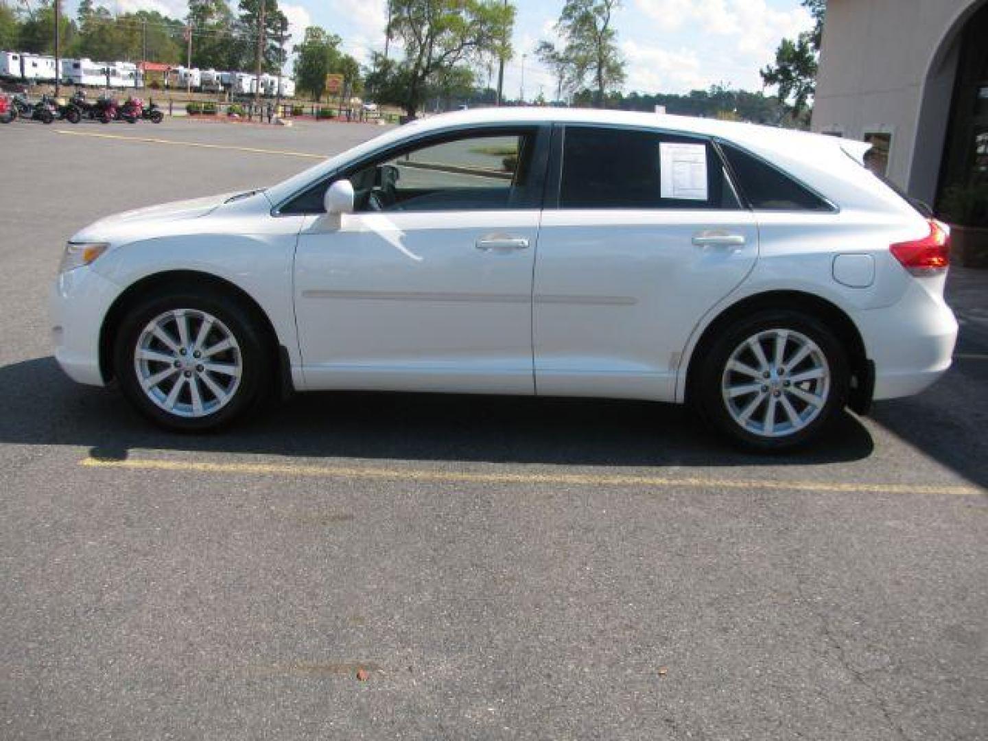 2009 White Toyota Venza 4X2 I4 (4T3ZE11A49U) with an 2.7L L4 DOHC 16V engine, 6-Speed Automatic transmission, located at 2443 Albert Pike, Hot Springs, AR, 71913, (501) 623-6255, 34.492222, -93.109993 - Photo#4