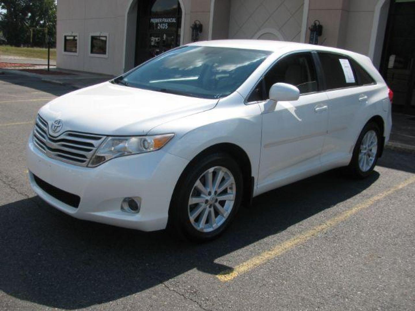 2009 White Toyota Venza 4X2 I4 (4T3ZE11A49U) with an 2.7L L4 DOHC 16V engine, 6-Speed Automatic transmission, located at 2443 Albert Pike, Hot Springs, AR, 71913, (501) 623-6255, 34.492222, -93.109993 - Photo#5