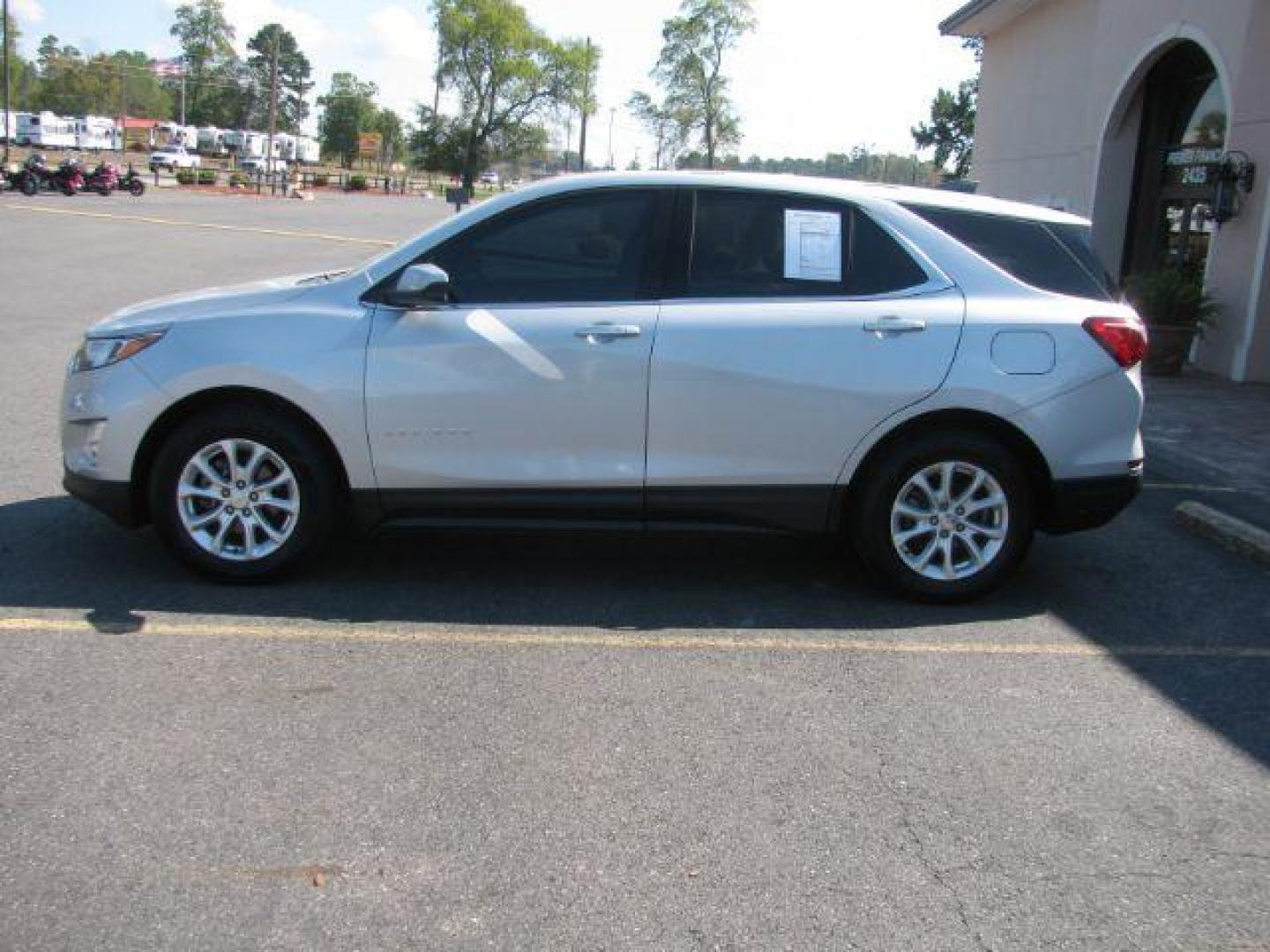 2019 Silver Chevrolet Equinox LT 1.5 2WD (2GNAXKEV2K6) with an 1.5L L4 DIR DOHC 16V TURBO engine, 6-Speed Automatic transmission, located at 2443 Albert Pike, Hot Springs, AR, 71913, (501) 623-6255, 34.492222, -93.109993 - Photo#4