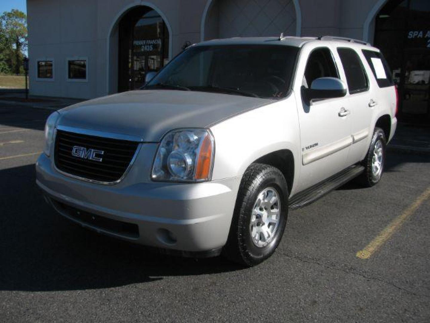 2008 Silver GMC Yukon SLE-1 2WD (1GKFC13C78R) with an 4.8L V8 OHV 16V engine, 6-Speed Automatic transmission, located at 2443 Albert Pike, Hot Springs, AR, 71913, (501) 623-6255, 34.492222, -93.109993 - Photo#0