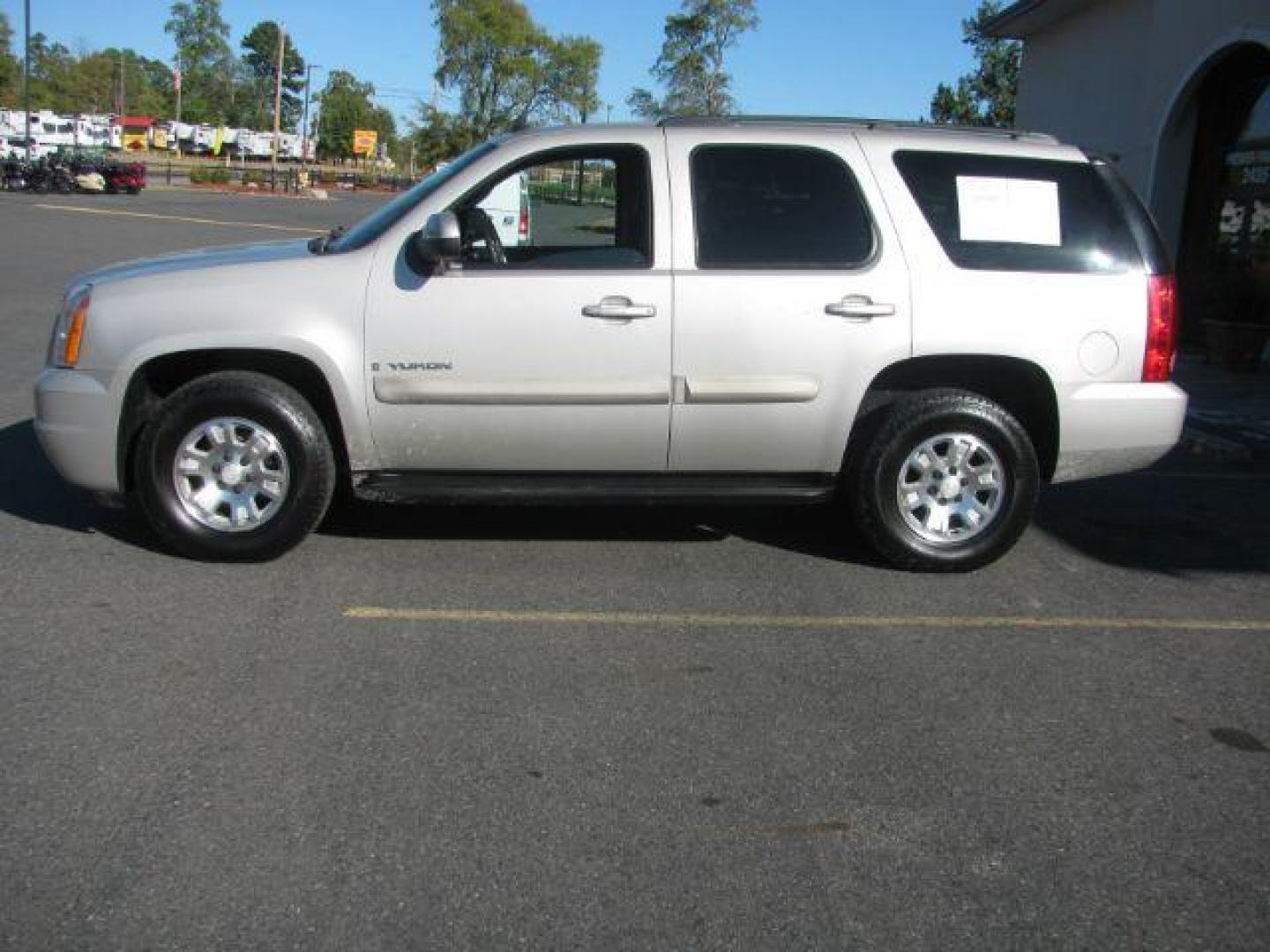 2008 Silver GMC Yukon SLE-1 2WD (1GKFC13C78R) with an 4.8L V8 OHV 16V engine, 6-Speed Automatic transmission, located at 2443 Albert Pike, Hot Springs, AR, 71913, (501) 623-6255, 34.492222, -93.109993 - Photo#1