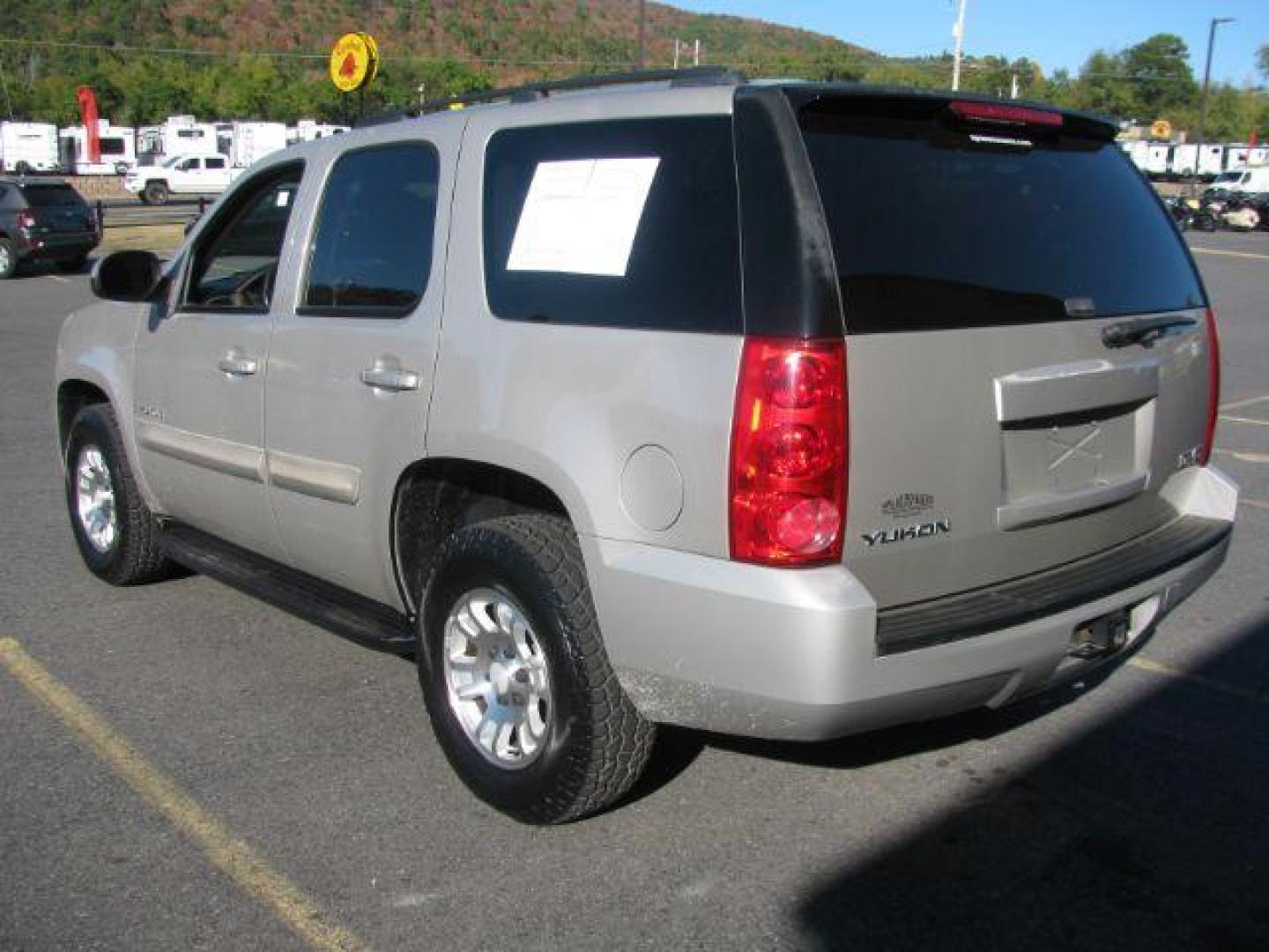 2008 Silver GMC Yukon SLE-1 2WD (1GKFC13C78R) with an 4.8L V8 OHV 16V engine, 6-Speed Automatic transmission, located at 2443 Albert Pike, Hot Springs, AR, 71913, (501) 623-6255, 34.492222, -93.109993 - Photo#2