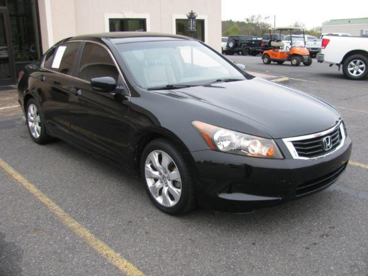 2008 Black Honda Accord EX-L Sedan AT (JHMCP26818C) with an 2.4L L4 DOHC 16V engine, 5-Speed Automatic transmission, located at 2443 Albert Pike, Hot Springs, AR, 71913, (501) 623-6255, 34.492222, -93.109993 - Photo#5