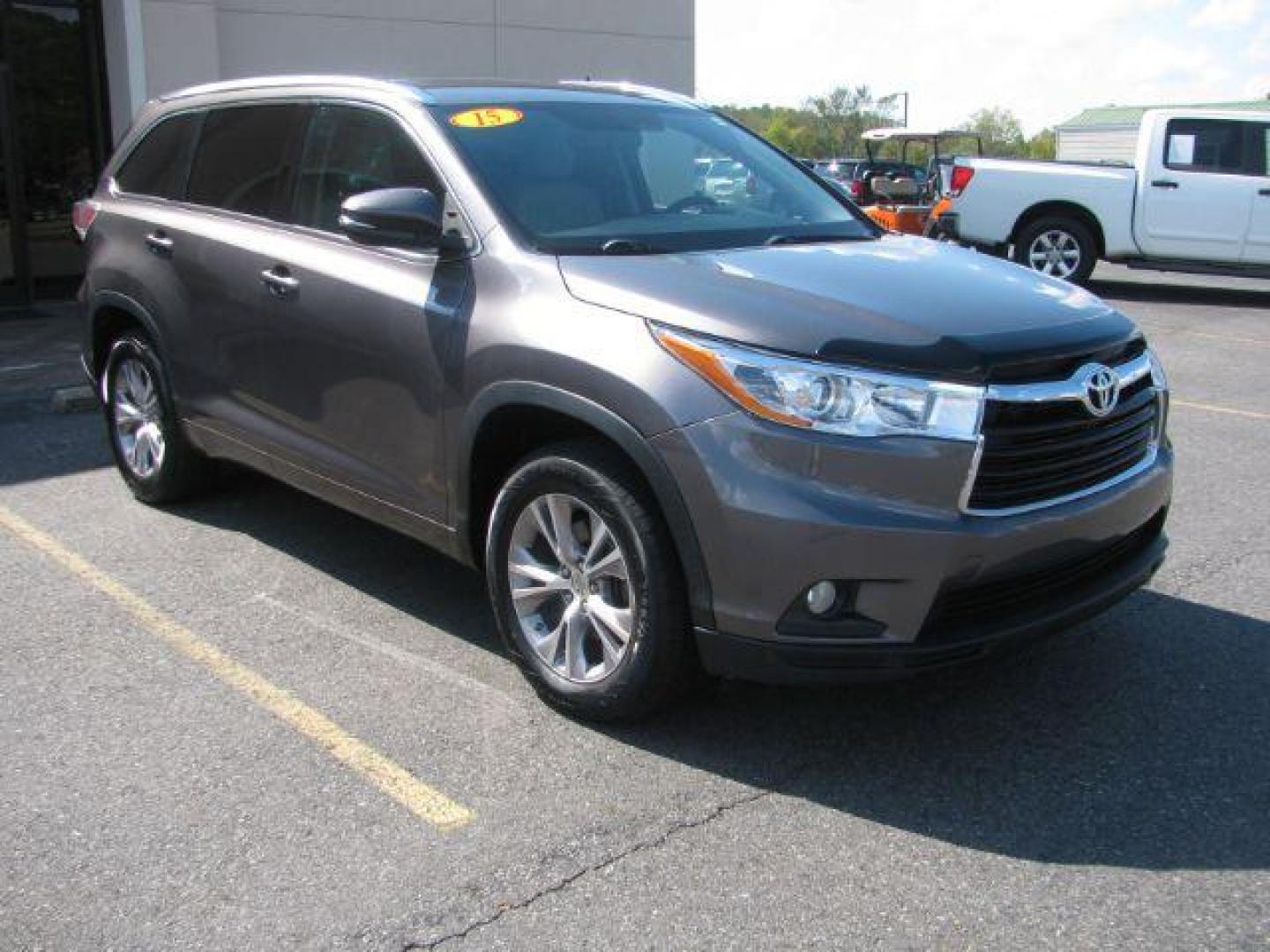 2015 Gray Toyota Highlander XLE FWD V6 (5TDKKRFH3FS) with an 3.5L V6 DOHC 24V engine, 6-Speed Automatic transmission, located at 2443 Albert Pike, Hot Springs, AR, 71913, (501) 623-6255, 34.492222, -93.109993 - Photo#0