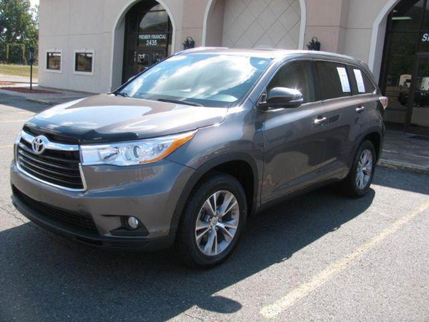 2015 Gray Toyota Highlander XLE FWD V6 (5TDKKRFH3FS) with an 3.5L V6 DOHC 24V engine, 6-Speed Automatic transmission, located at 2443 Albert Pike, Hot Springs, AR, 71913, (501) 623-6255, 34.492222, -93.109993 - Photo#5