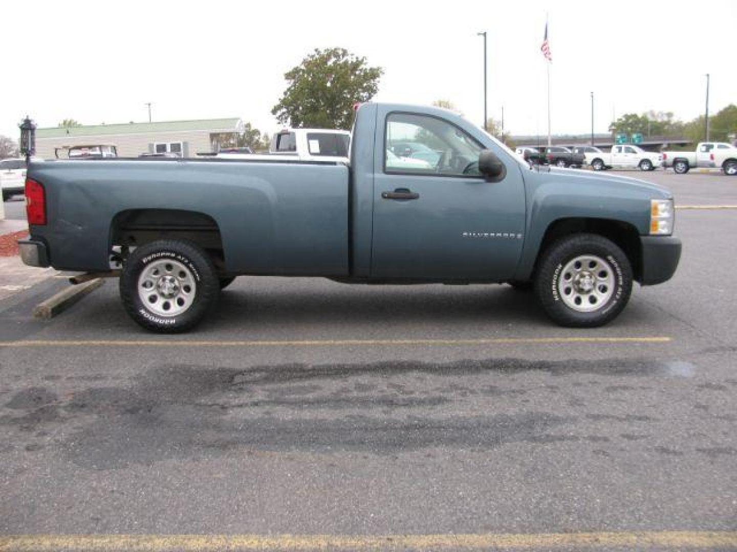 2008 Gray Chevrolet Silverado 1500 Work Truck Long Box 2WD (1GCEC14X18Z) with an 4.3L V6 OHV 12V engine, 4-Speed Automatic transmission, located at 2443 Albert Pike, Hot Springs, AR, 71913, (501) 623-6255, 34.492222, -93.109993 - Photo#4