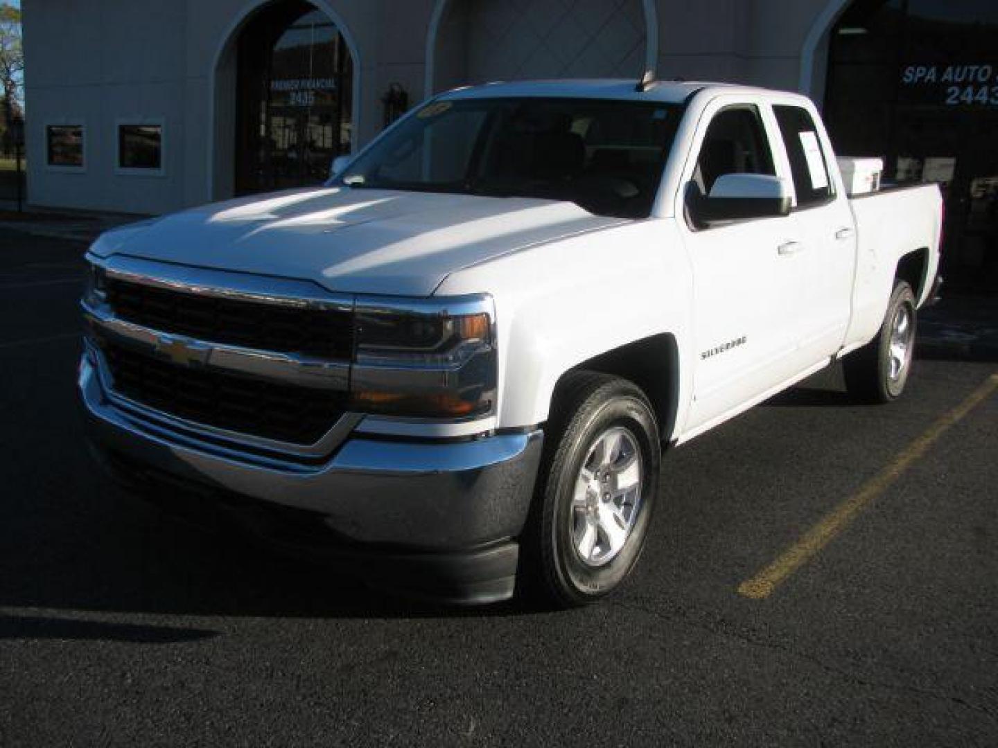 2018 White Chevrolet Silverado 1500 LT Double Cab 2WD (1GCRCREC5JZ) with an 5.3L V8 OHV 16V engine, 6-Speed Automatic transmission, located at 2443 Albert Pike, Hot Springs, AR, 71913, (501) 623-6255, 34.492222, -93.109993 - Photo#0