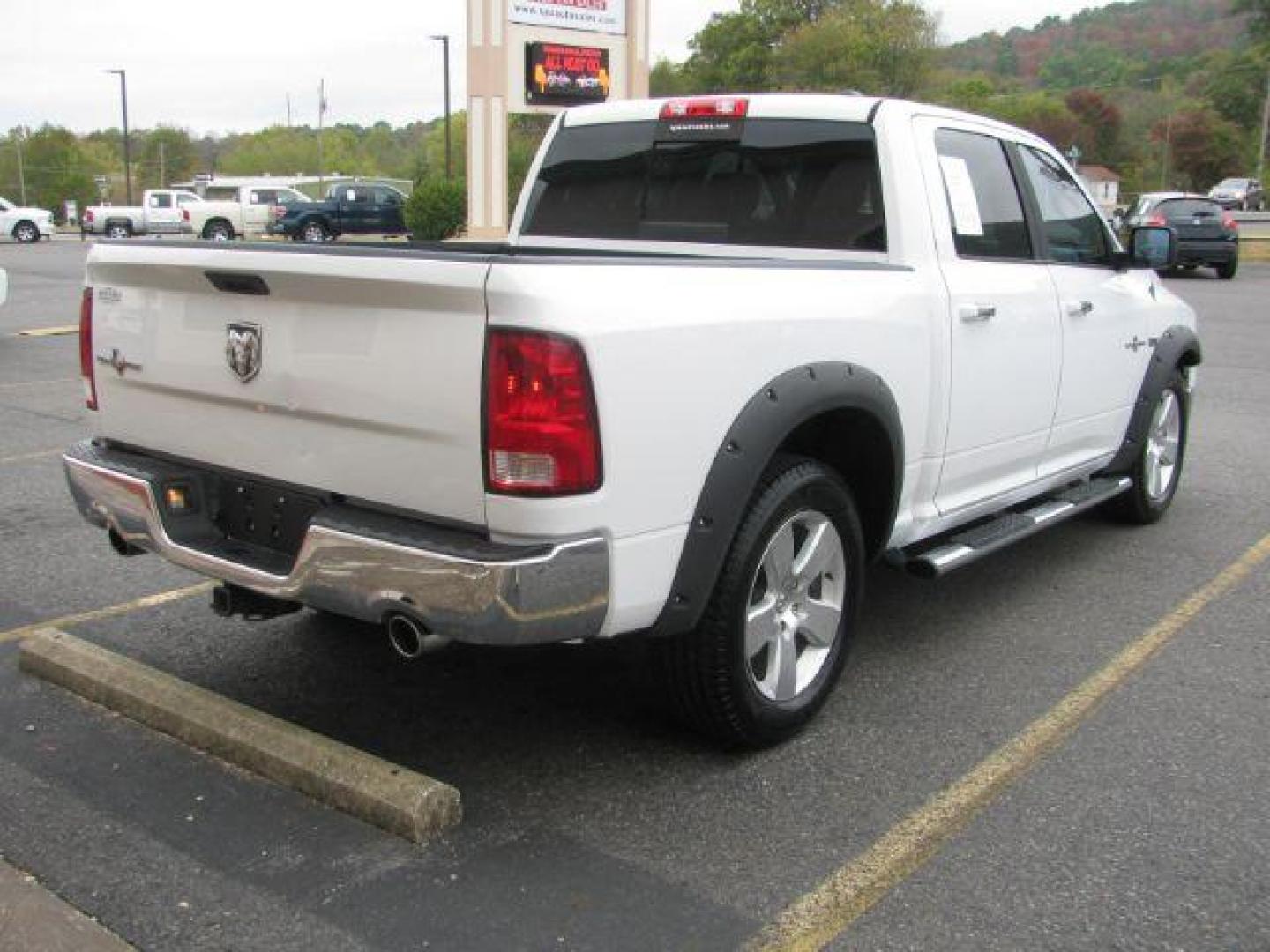 2012 White RAM 1500 SLT Crew Cab 2WD (1C6RD6LT0CS) with an 5.7L V8 OHV 16V engine, 6-Speed Automatic transmission, located at 2443 Albert Pike, Hot Springs, AR, 71913, (501) 623-6255, 34.492222, -93.109993 - Photo#4