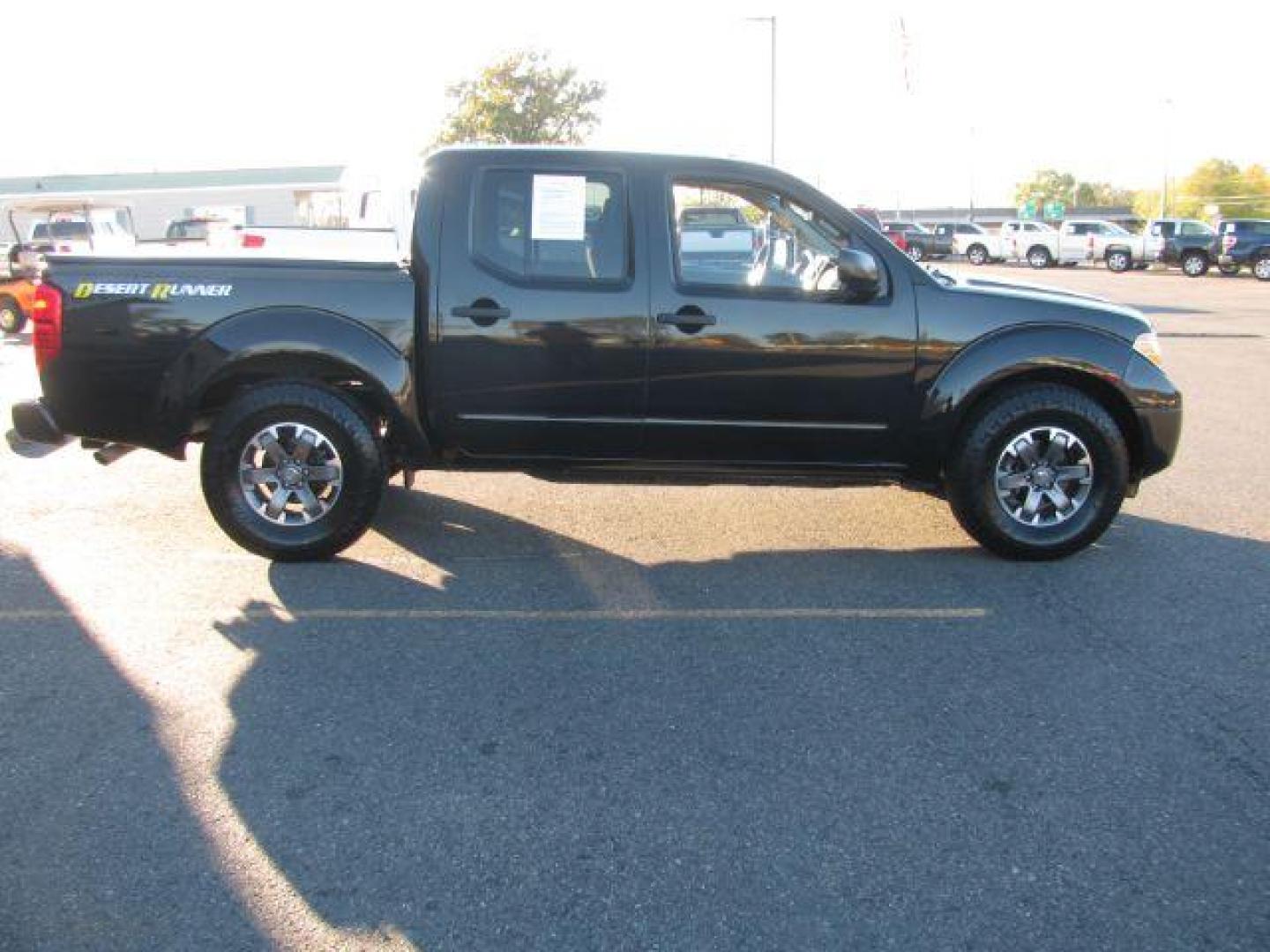 2017 Black Nissan Frontier S Crew Cab 5AT 2WD (1N6DD0ER3HN) with an 4.0L V6 DOHC 24V engine, 5-Speed Automatic transmission, located at 2443 Albert Pike, Hot Springs, AR, 71913, (501) 623-6255, 34.492222, -93.109993 - Photo#4