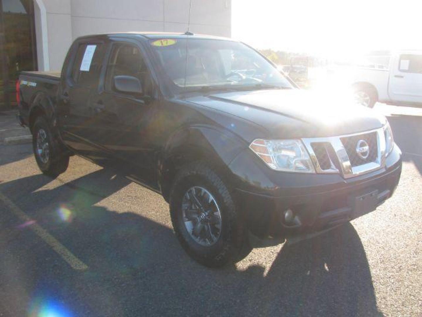 2017 Black Nissan Frontier S Crew Cab 5AT 2WD (1N6DD0ER3HN) with an 4.0L V6 DOHC 24V engine, 5-Speed Automatic transmission, located at 2443 Albert Pike, Hot Springs, AR, 71913, (501) 623-6255, 34.492222, -93.109993 - Photo#5