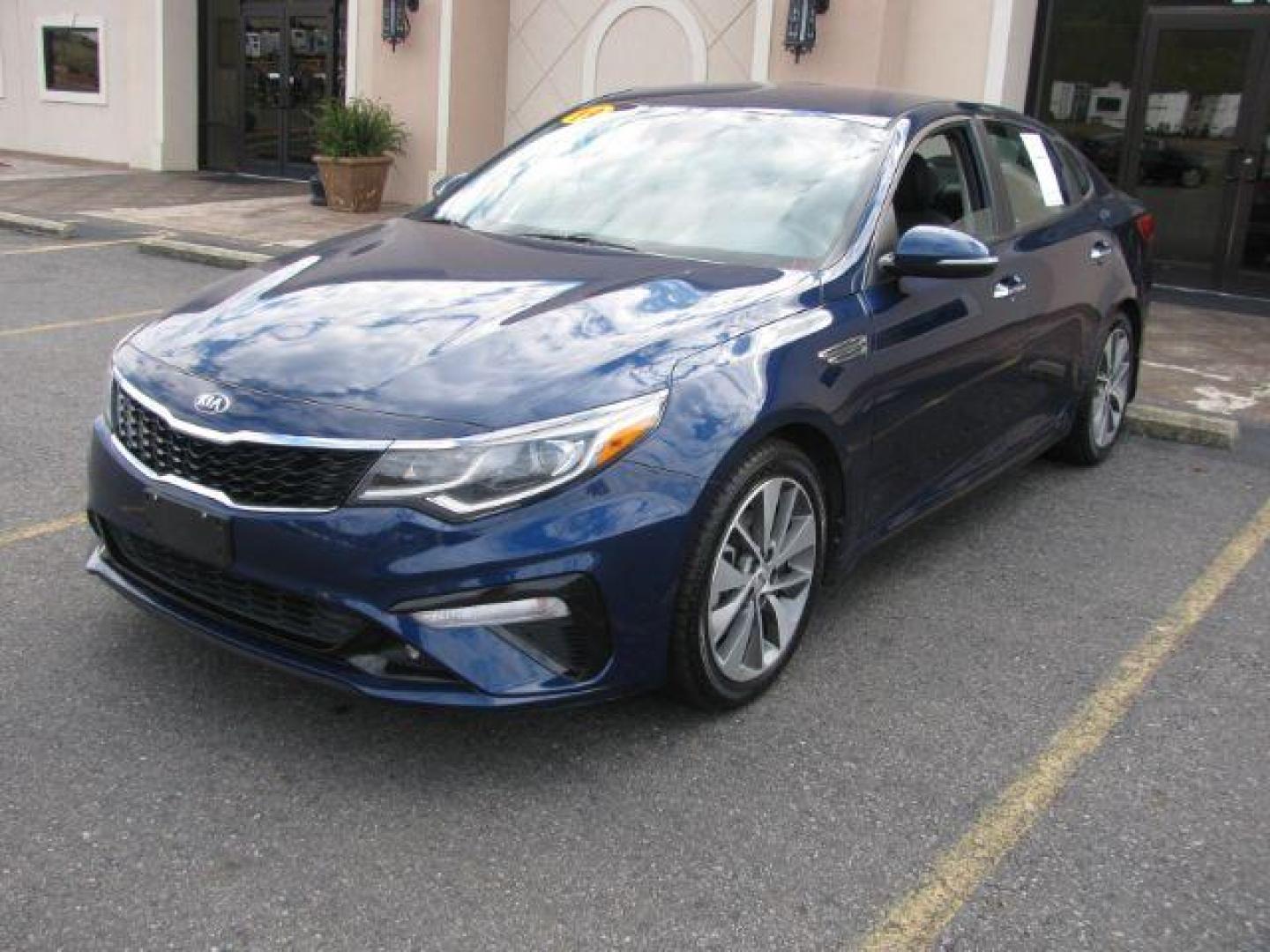 2019 Blue Kia Optima LX (5XXGT4L3XKG) with an 2.4L L4 DOHC 16V engine, 6-Speed Automatic transmission, located at 2443 Albert Pike, Hot Springs, AR, 71913, (501) 623-6255, 34.492222, -93.109993 - Photo#0