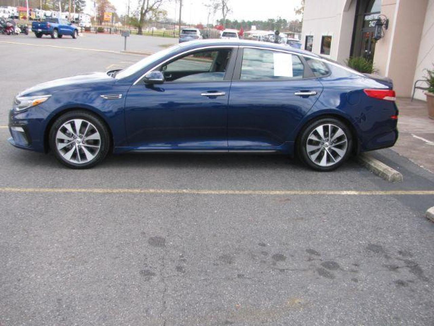 2019 Blue Kia Optima LX (5XXGT4L3XKG) with an 2.4L L4 DOHC 16V engine, 6-Speed Automatic transmission, located at 2443 Albert Pike, Hot Springs, AR, 71913, (501) 623-6255, 34.492222, -93.109993 - Photo#1