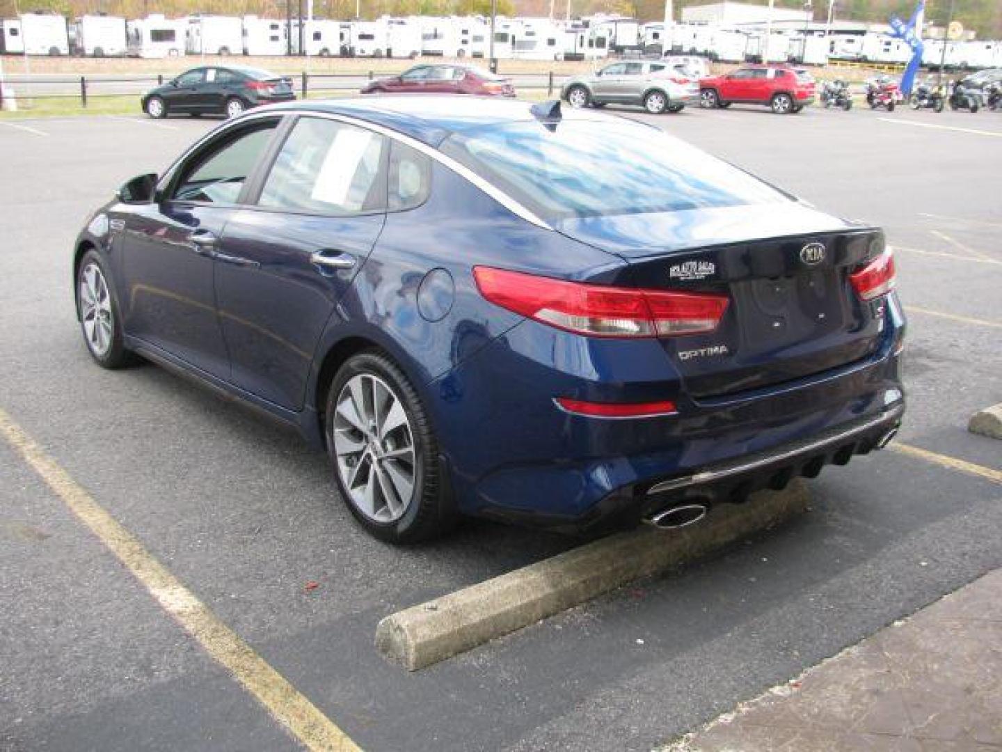 2019 Blue Kia Optima LX (5XXGT4L3XKG) with an 2.4L L4 DOHC 16V engine, 6-Speed Automatic transmission, located at 2443 Albert Pike, Hot Springs, AR, 71913, (501) 623-6255, 34.492222, -93.109993 - Photo#2