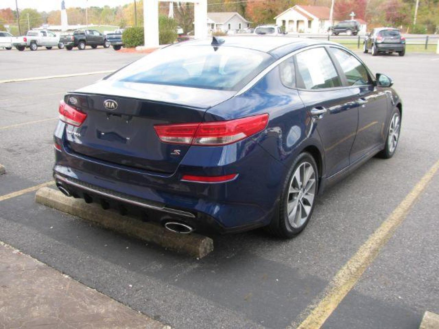 2019 Blue Kia Optima LX (5XXGT4L3XKG) with an 2.4L L4 DOHC 16V engine, 6-Speed Automatic transmission, located at 2443 Albert Pike, Hot Springs, AR, 71913, (501) 623-6255, 34.492222, -93.109993 - Photo#3