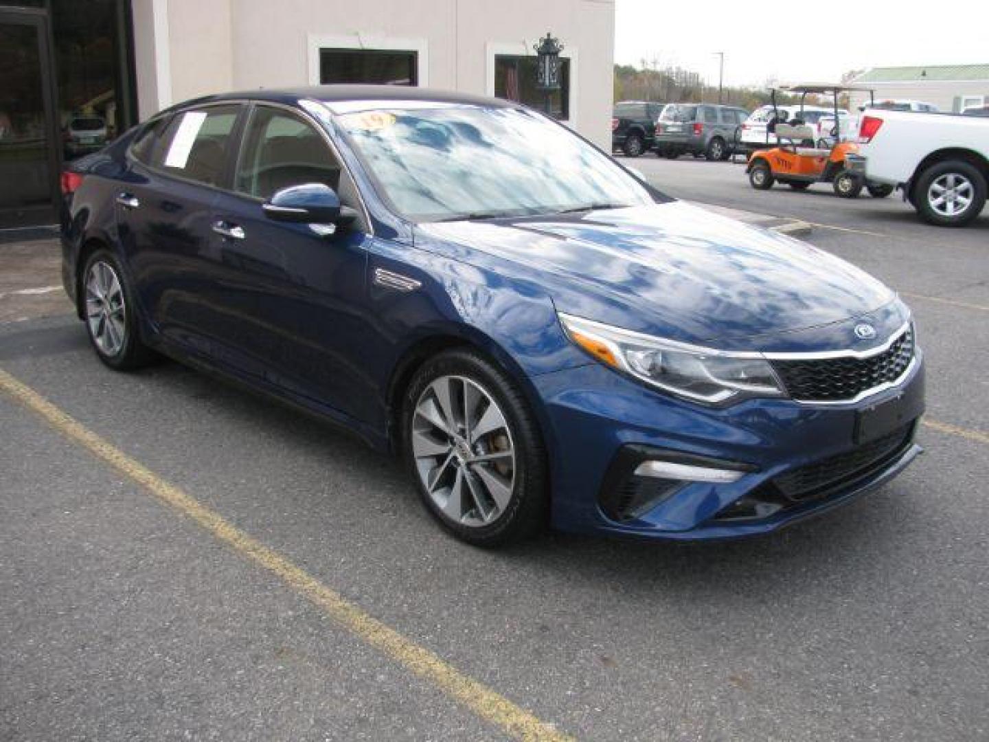 2019 Blue Kia Optima LX (5XXGT4L3XKG) with an 2.4L L4 DOHC 16V engine, 6-Speed Automatic transmission, located at 2443 Albert Pike, Hot Springs, AR, 71913, (501) 623-6255, 34.492222, -93.109993 - Photo#5