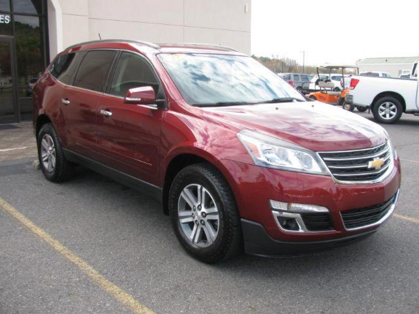 2017 Maroon Chevrolet Traverse 2LT FWD (1GNKRHKD8HJ) with an 3.6L V6 DOHC 24V engine, 6-Speed Automatic transmission, located at 2443 Albert Pike, Hot Springs, AR, 71913, (501) 623-6255, 34.492222, -93.109993 - Photo#5