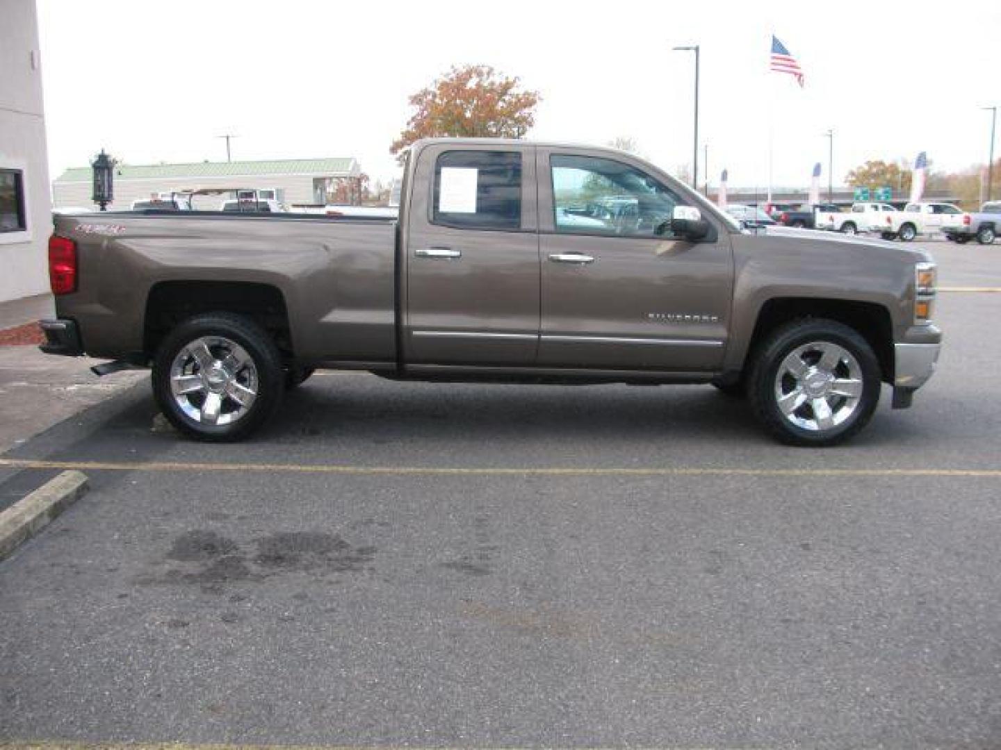 2014 Brown Chevrolet Silverado 1500 1LZ Double Cab 4WD (1GCVKSEC0EZ) with an 5.3L V8 OHV 16V engine, 6-Speed Automatic transmission, located at 2443 Albert Pike, Hot Springs, AR, 71913, (501) 623-6255, 34.492222, -93.109993 - Photo#5