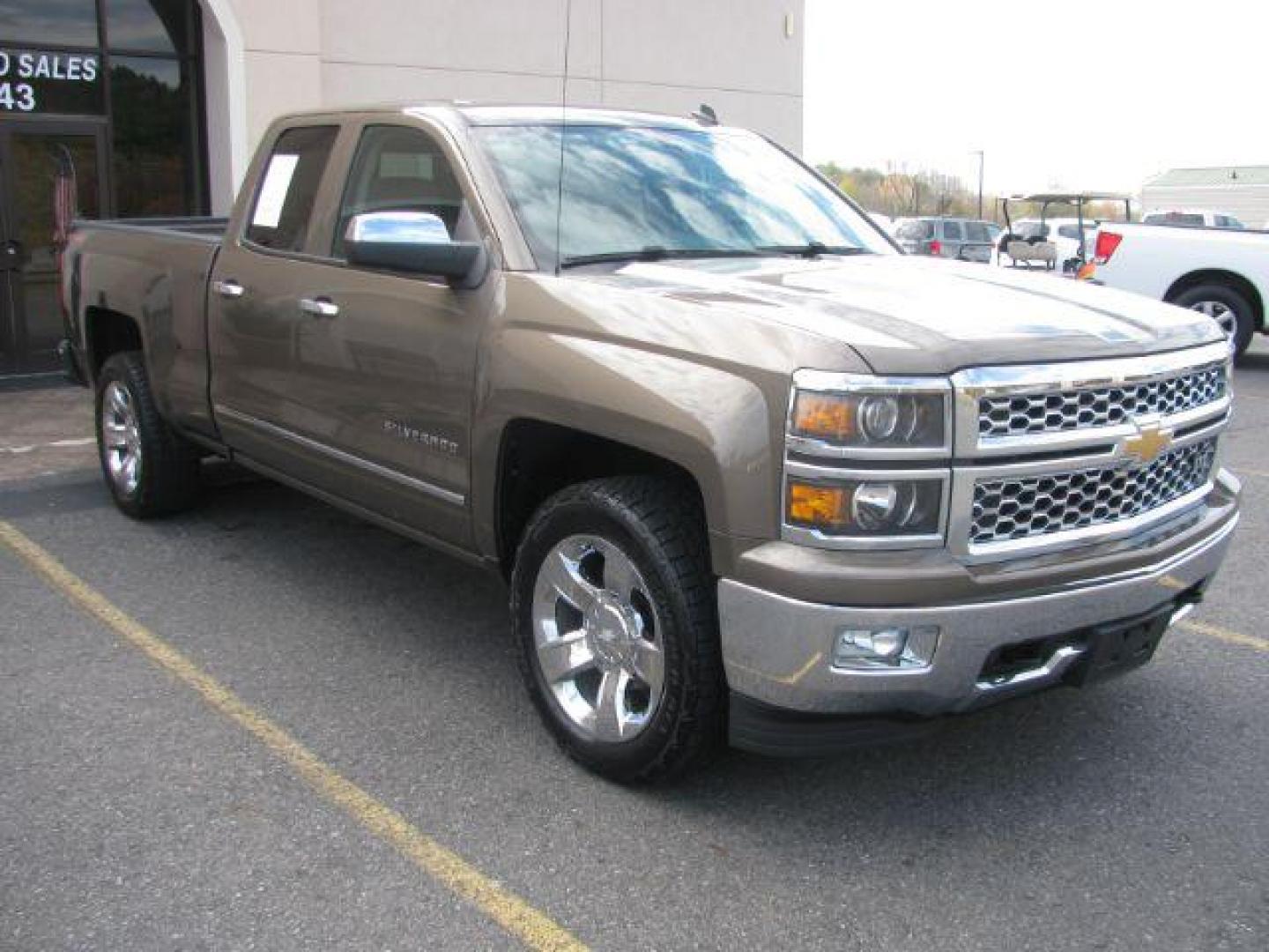 2014 Brown Chevrolet Silverado 1500 1LZ Double Cab 4WD (1GCVKSEC0EZ) with an 5.3L V8 OHV 16V engine, 6-Speed Automatic transmission, located at 2443 Albert Pike, Hot Springs, AR, 71913, (501) 623-6255, 34.492222, -93.109993 - Photo#6