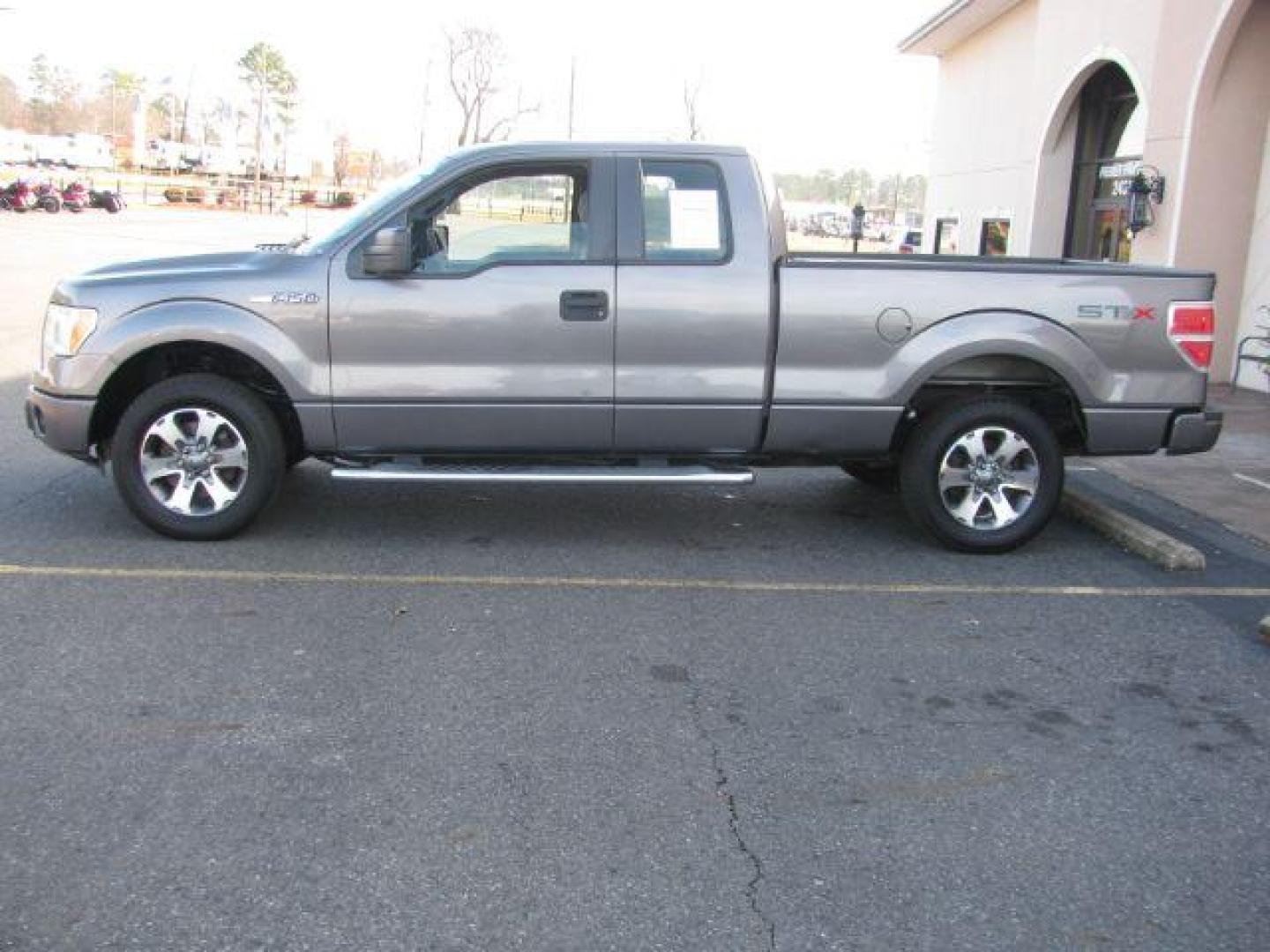 2013 Gray Ford F-150 STX SuperCab 6.5-ft. Bed 2WD (1FTFX1CF2DF) with an 5.0L V8 engine, 6-Speed Automatic transmission, located at 2443 Albert Pike, Hot Springs, AR, 71913, (501) 623-6255, 34.492222, -93.109993 - Photo#1