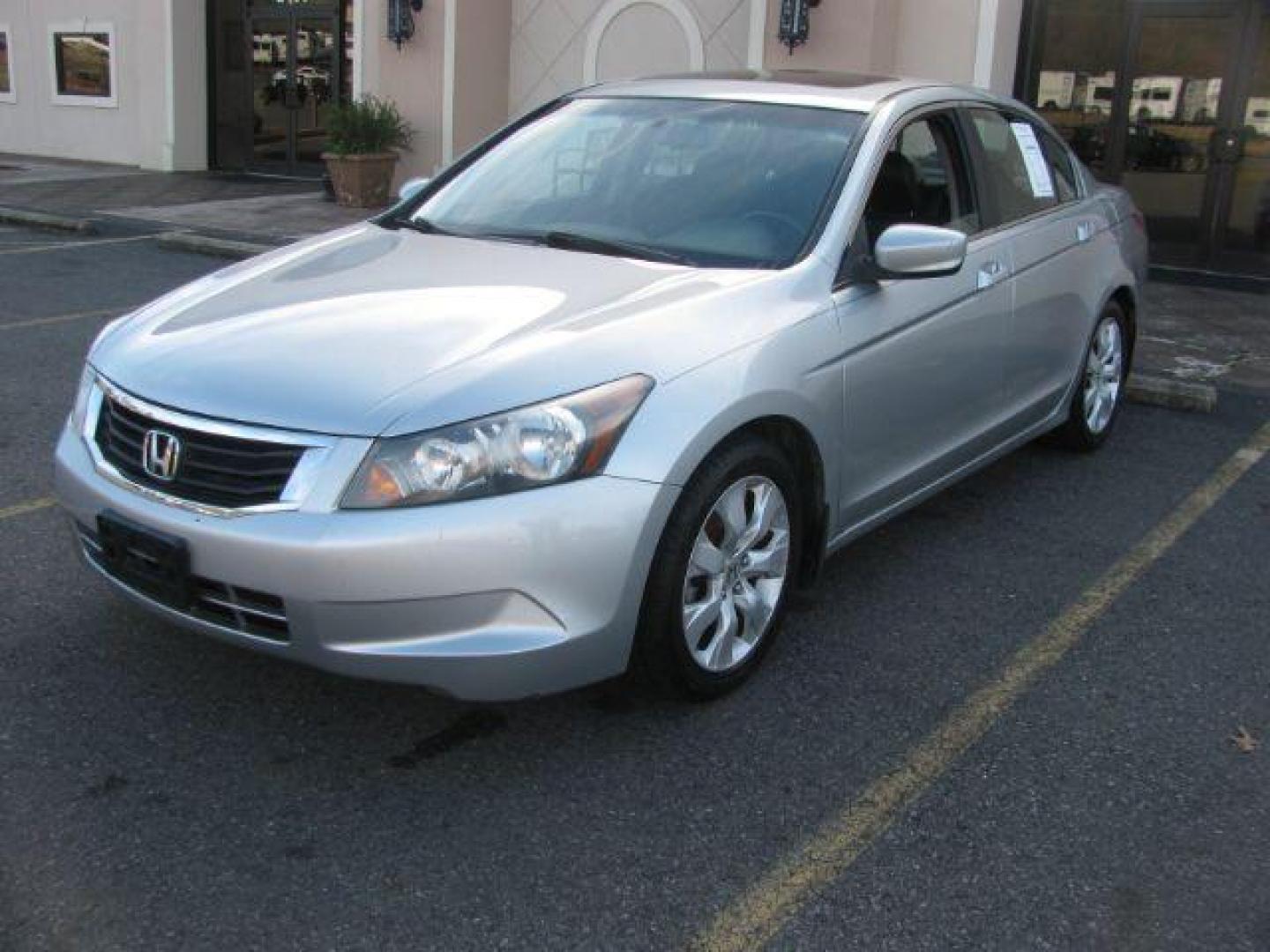 2009 Silver Honda Accord EX-L Sedan AT (1HGCP26889A) with an 2.4L L4 DOHC 16V engine, 5-Speed Automatic transmission, located at 2443 Albert Pike, Hot Springs, AR, 71913, (501) 623-6255, 34.492222, -93.109993 - Photo#0