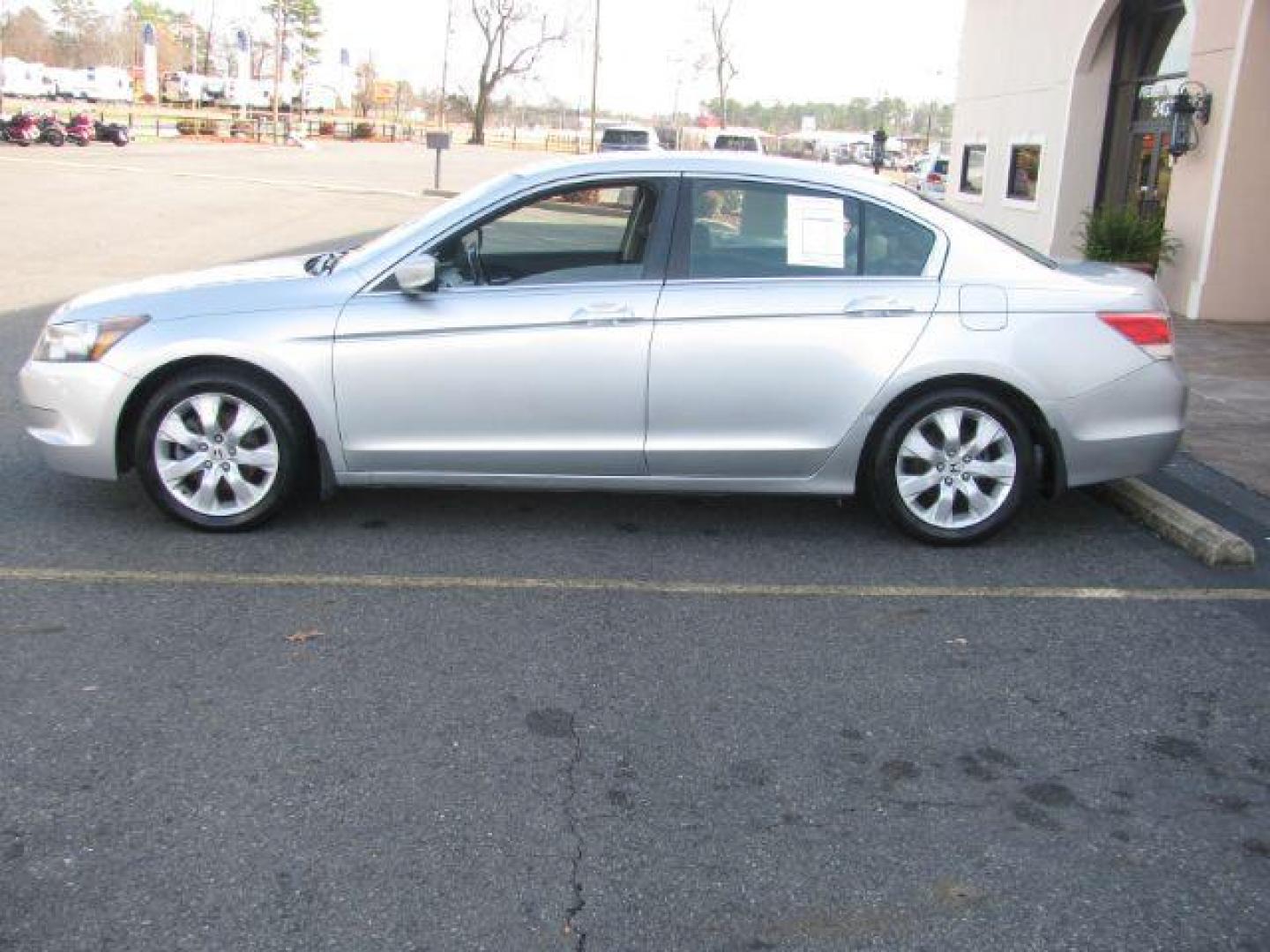 2009 Silver Honda Accord EX-L Sedan AT (1HGCP26889A) with an 2.4L L4 DOHC 16V engine, 5-Speed Automatic transmission, located at 2443 Albert Pike, Hot Springs, AR, 71913, (501) 623-6255, 34.492222, -93.109993 - Photo#1