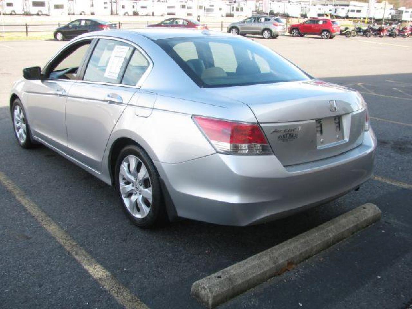 2009 Silver Honda Accord EX-L Sedan AT (1HGCP26889A) with an 2.4L L4 DOHC 16V engine, 5-Speed Automatic transmission, located at 2443 Albert Pike, Hot Springs, AR, 71913, (501) 623-6255, 34.492222, -93.109993 - Photo#2