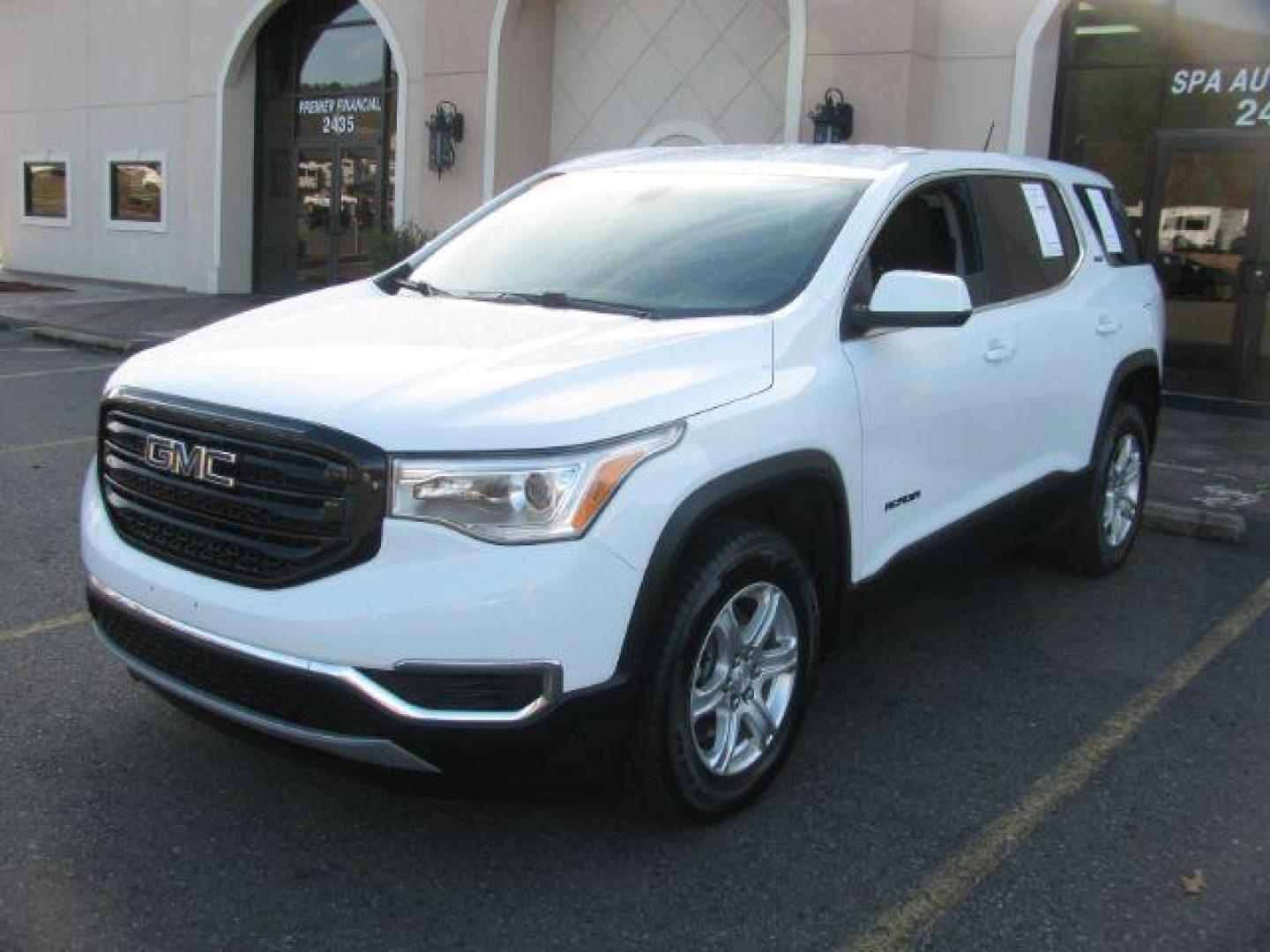 2019 White GMC Acadia SLE-1 FWD (1GKKNKLA2KZ) with an 2.5L L4 DOHC 16V engine, 6-Speed Automatic transmission, located at 2443 Albert Pike, Hot Springs, AR, 71913, (501) 623-6255, 34.492222, -93.109993 - Photo#0