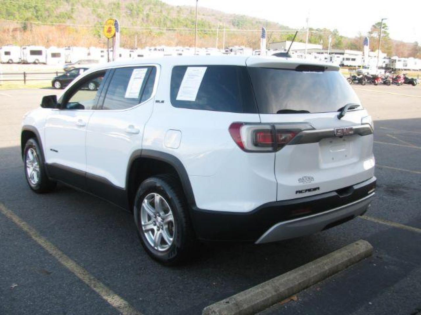 2019 White GMC Acadia SLE-1 FWD (1GKKNKLA2KZ) with an 2.5L L4 DOHC 16V engine, 6-Speed Automatic transmission, located at 2443 Albert Pike, Hot Springs, AR, 71913, (501) 623-6255, 34.492222, -93.109993 - Photo#2