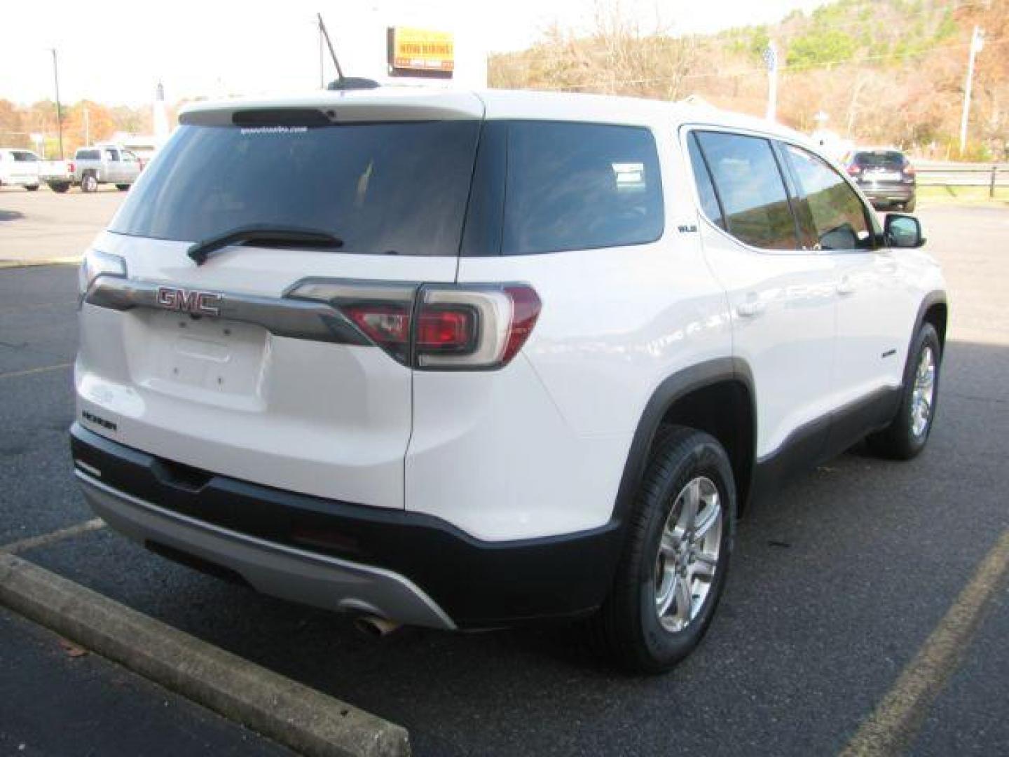 2019 White GMC Acadia SLE-1 FWD (1GKKNKLA2KZ) with an 2.5L L4 DOHC 16V engine, 6-Speed Automatic transmission, located at 2443 Albert Pike, Hot Springs, AR, 71913, (501) 623-6255, 34.492222, -93.109993 - Photo#3