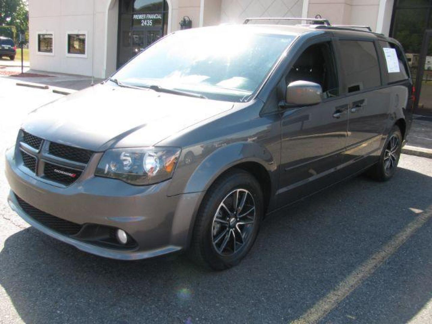 2017 Gray Dodge Grand Caravan GT (2C4RDGEG0HR) with an 3.6L V6 DOHC 24V engine, 6-Speed Automatic transmission, located at 2443 Albert Pike, Hot Springs, AR, 71913, (501) 623-6255, 34.492222, -93.109993 - Photo#5