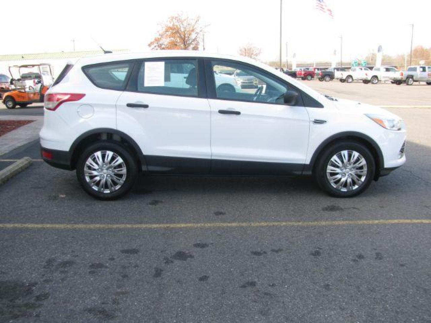 2016 White Ford Escape S FWD (1FMCU0F72GU) with an 2.5L L4 DOHC 16V engine, 6-Speed Automatic transmission, located at 2443 Albert Pike, Hot Springs, AR, 71913, (501) 623-6255, 34.492222, -93.109993 - Photo#4