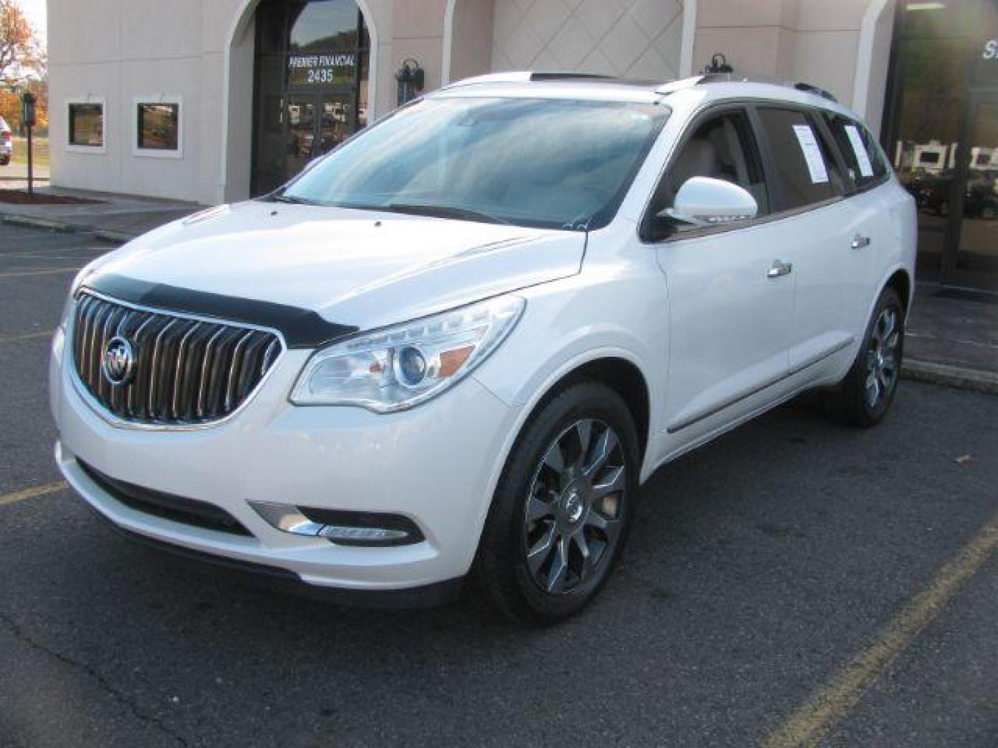 2017 White Buick Enclave Premium FWD (5GAKRCKD1HJ) with an 3.6L V6 DOHC 24V engine, 6-Speed Automatic Overdrive transmission, located at 2443 Albert Pike, Hot Springs, AR, 71913, (501) 623-6255, 34.492222, -93.109993 - Photo#0