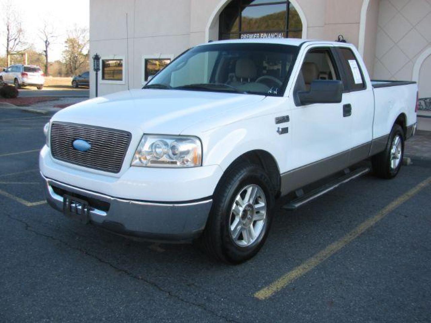 2006 WHITE Ford F-150 XLT SuperCab 5.5-ft Box 2WD (1FTRX12W16N) with an 4.6L V8 SOHC 16V engine, 4-Speed Automatic transmission, located at 2443 Albert Pike, Hot Springs, AR, 71913, (501) 623-6255, 34.492222, -93.109993 - Photo#0