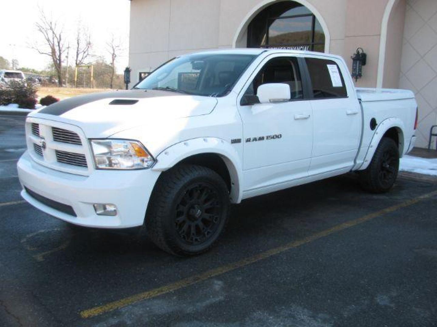 2011 White RAM 1500 SLT Crew Cab 4WD (1D7RV1CTXBS) with an 5.7L V8 OHV 16V engine, 5-Speed Automatic transmission, located at 2443 Albert Pike, Hot Springs, AR, 71913, (501) 623-6255, 34.492222, -93.109993 - Photo#0