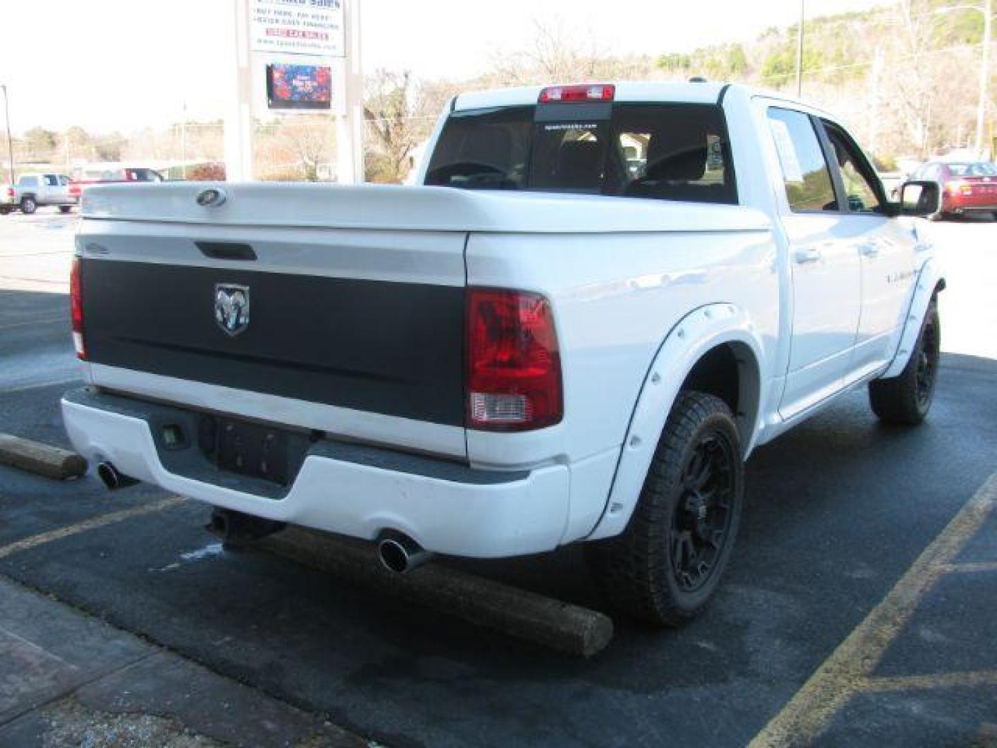 2011 White RAM 1500 SLT Crew Cab 4WD (1D7RV1CTXBS) with an 5.7L V8 OHV 16V engine, 5-Speed Automatic transmission, located at 2443 Albert Pike, Hot Springs, AR, 71913, (501) 623-6255, 34.492222, -93.109993 - Photo#3