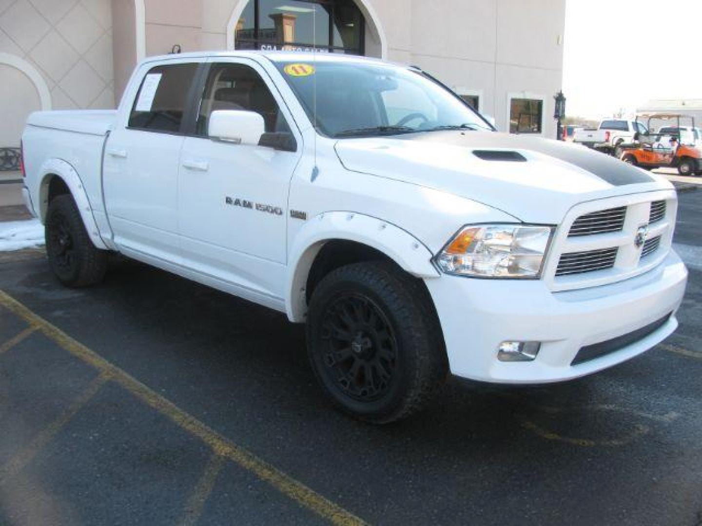 2011 White RAM 1500 SLT Crew Cab 4WD (1D7RV1CTXBS) with an 5.7L V8 OHV 16V engine, 5-Speed Automatic transmission, located at 2443 Albert Pike, Hot Springs, AR, 71913, (501) 623-6255, 34.492222, -93.109993 - Photo#5