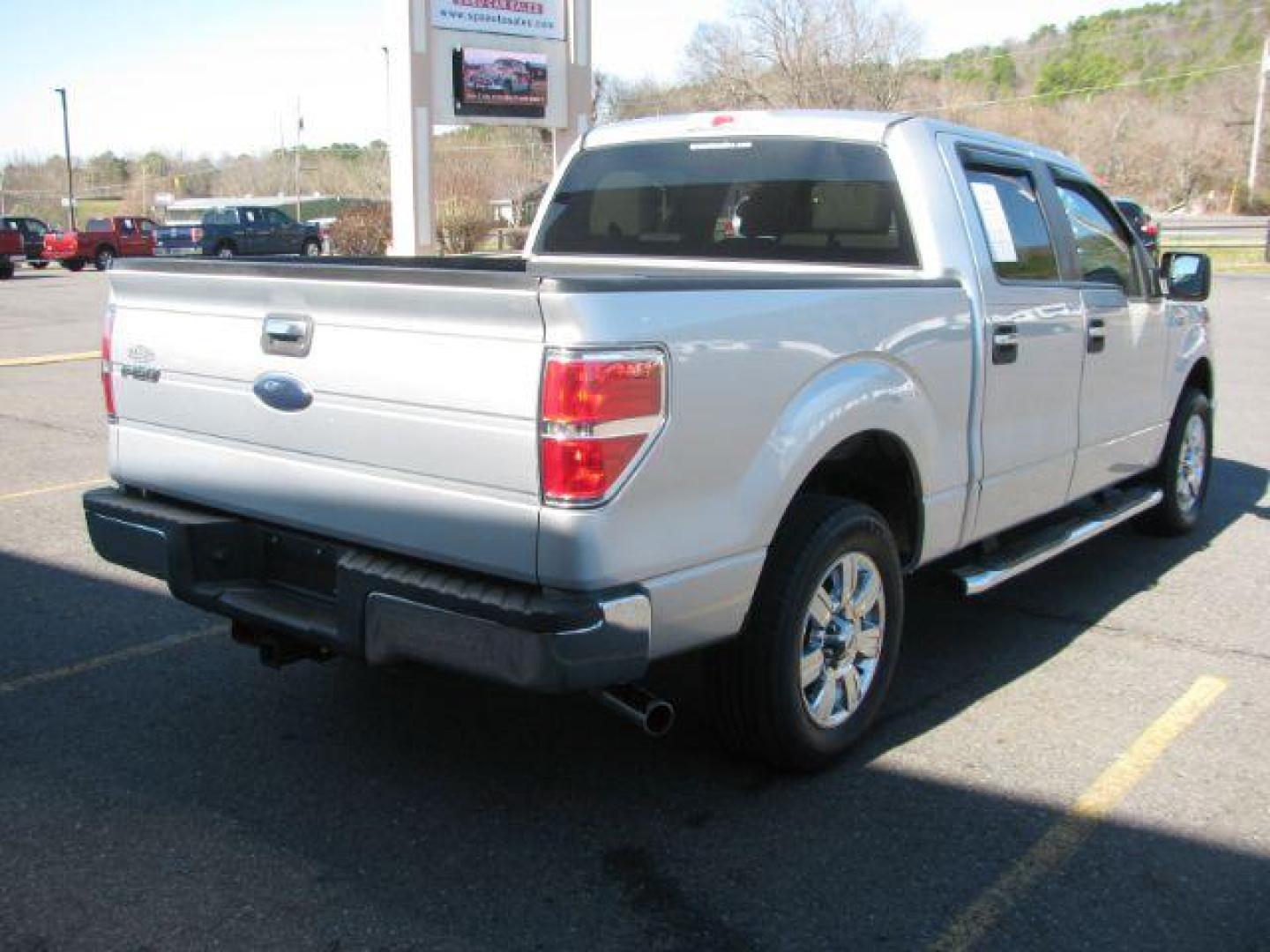 2010 Silver Ford F-150 XLT SuperCrew 5.5-ft. Bed 2WD (1FTEW1C82AF) with an 4.6L V8 SOHC 24V engine, located at 2443 Albert Pike, Hot Springs, AR, 71913, (501) 623-6255, 34.492222, -93.109993 - Photo#4