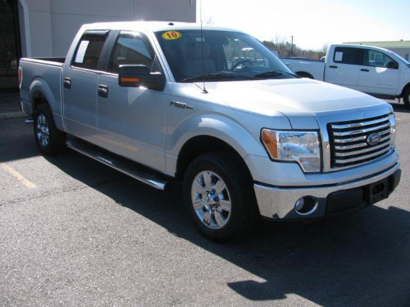 2010 Silver Ford F-150 XLT SuperCrew 5.5-ft. Bed 2WD (1FTEW1C82AF) with an 4.6L V8 SOHC 24V engine, located at 2443 Albert Pike, Hot Springs, AR, 71913, (501) 623-6255, 34.492222, -93.109993 - Photo#6