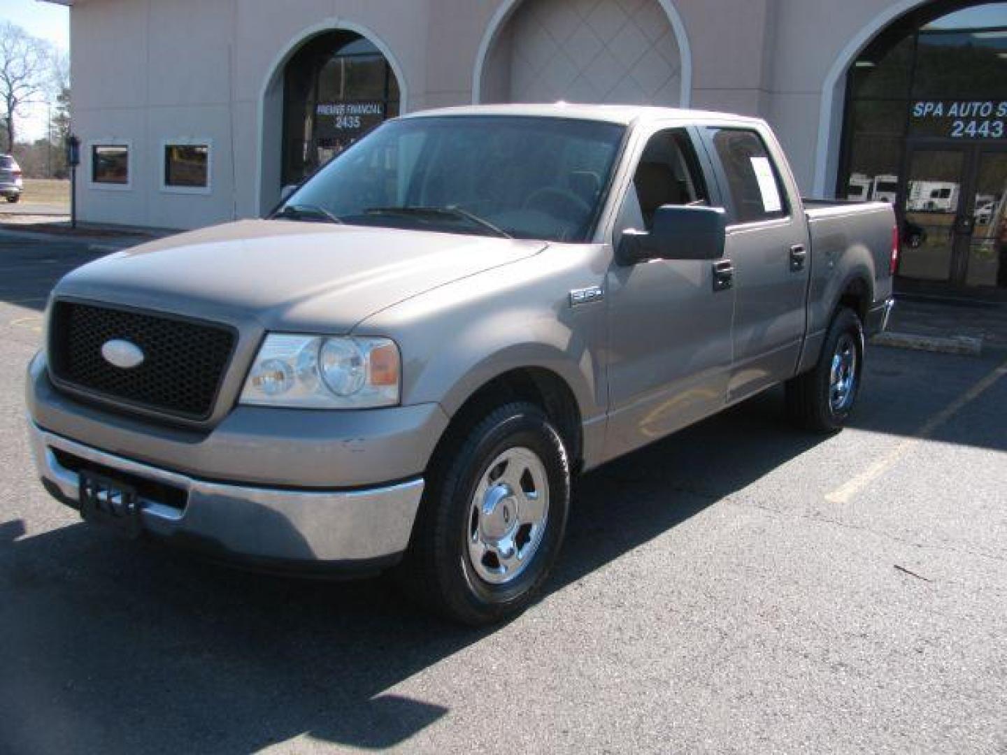 2006 Tan Ford F-150 XLT SuperCrew 2WD (1FTRW12W86K) with an 4.6L V8 SOHC 16V engine, 4-Speed Automatic transmission, located at 2443 Albert Pike, Hot Springs, AR, 71913, (501) 623-6255, 34.492222, -93.109993 - Photo#0