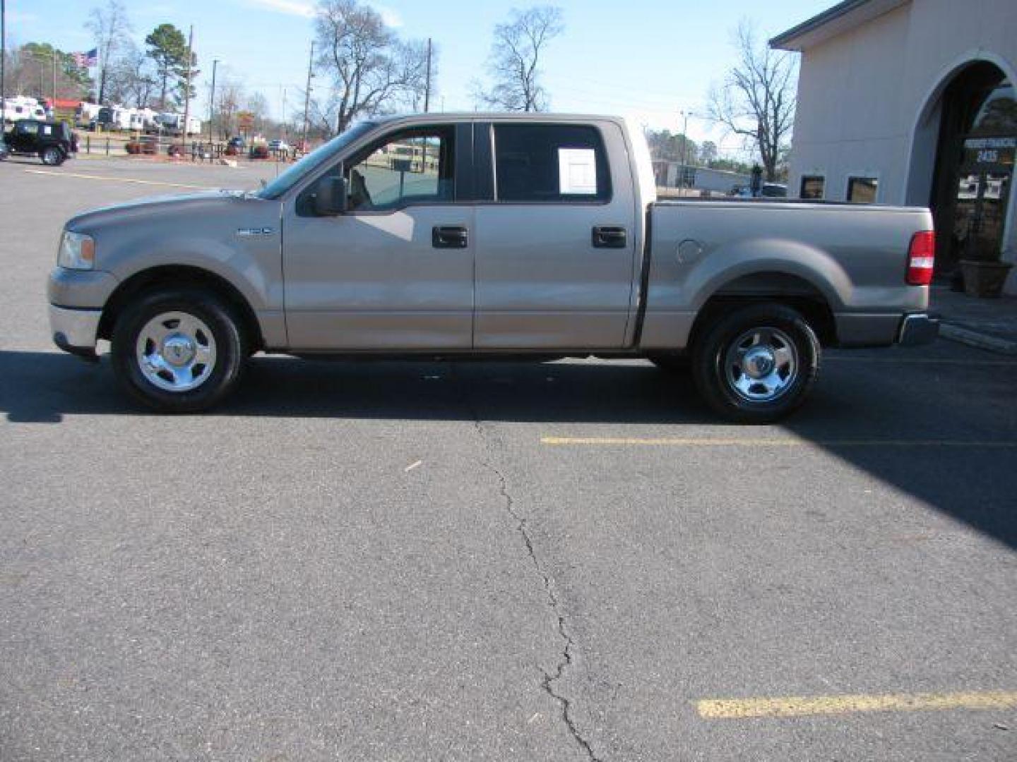 2006 Tan Ford F-150 XLT SuperCrew 2WD (1FTRW12W86K) with an 4.6L V8 SOHC 16V engine, 4-Speed Automatic transmission, located at 2443 Albert Pike, Hot Springs, AR, 71913, (501) 623-6255, 34.492222, -93.109993 - Photo#1